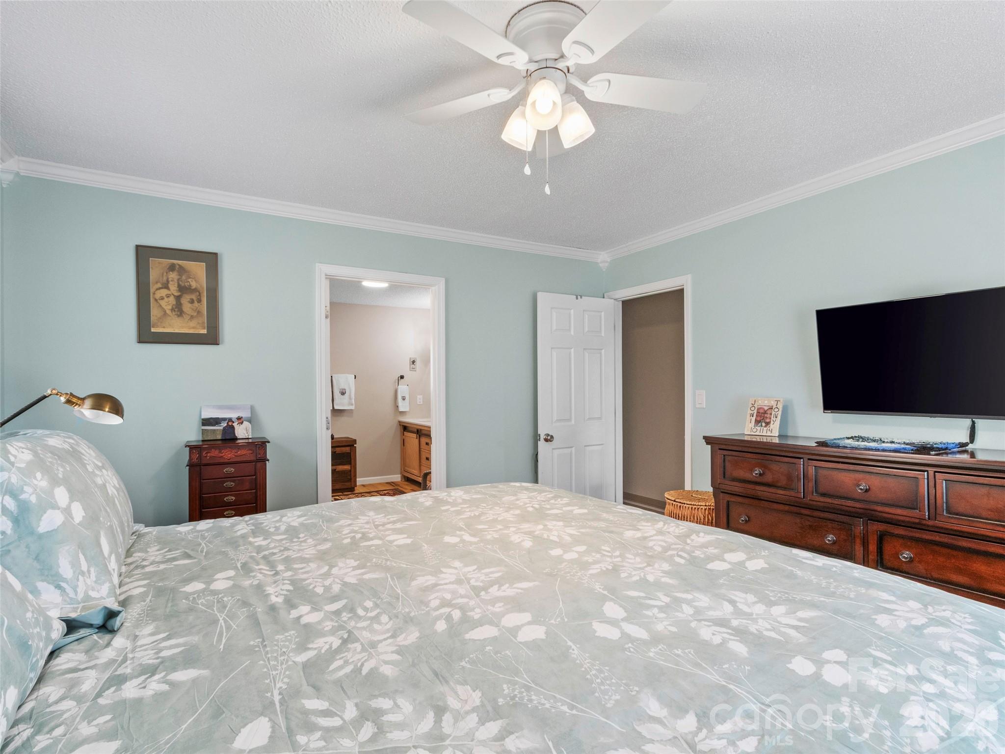 342 Mountain View Road — Burnsville