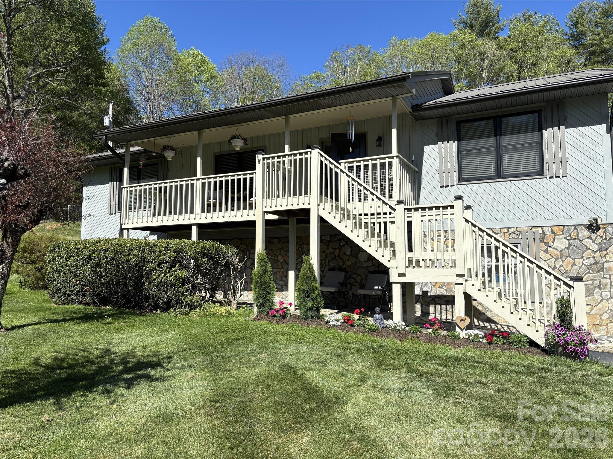 342 Mountain View Road — Burnsville