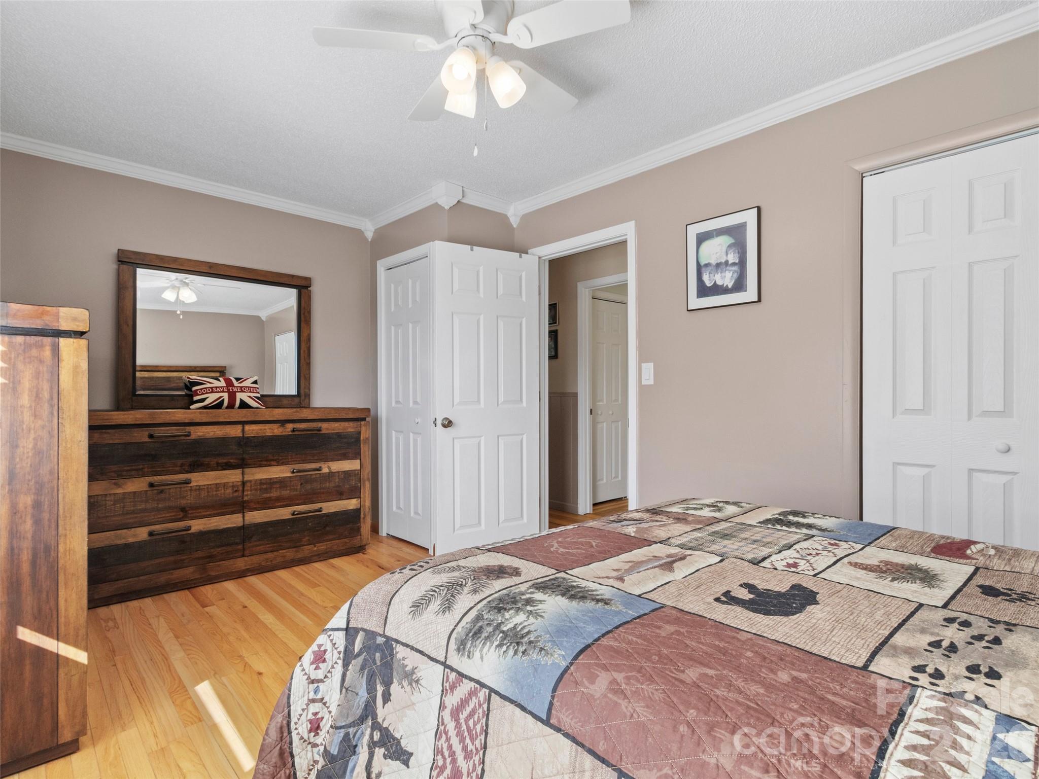 342 Mountain View Road — Burnsville