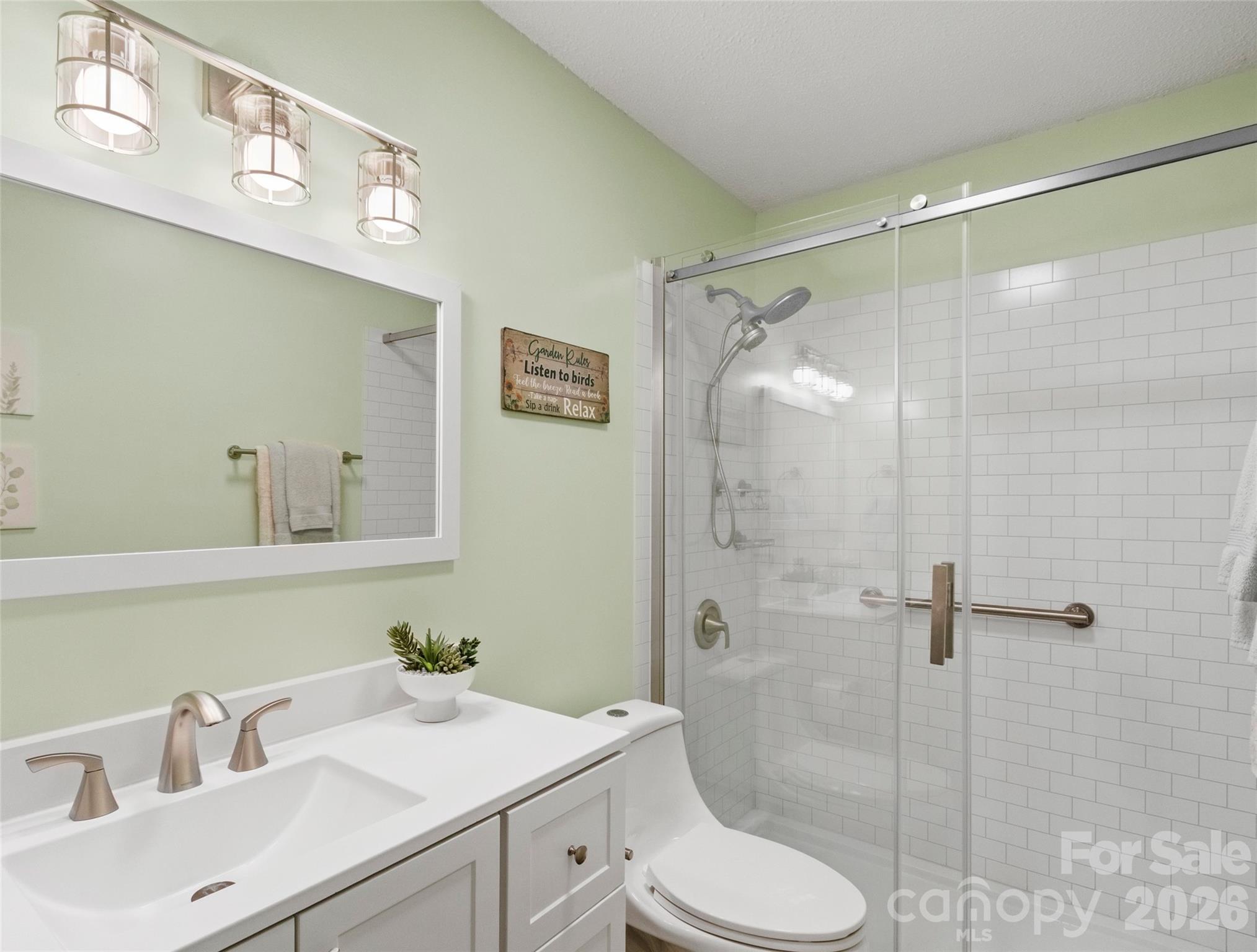 342 Mountain View Road — Burnsville