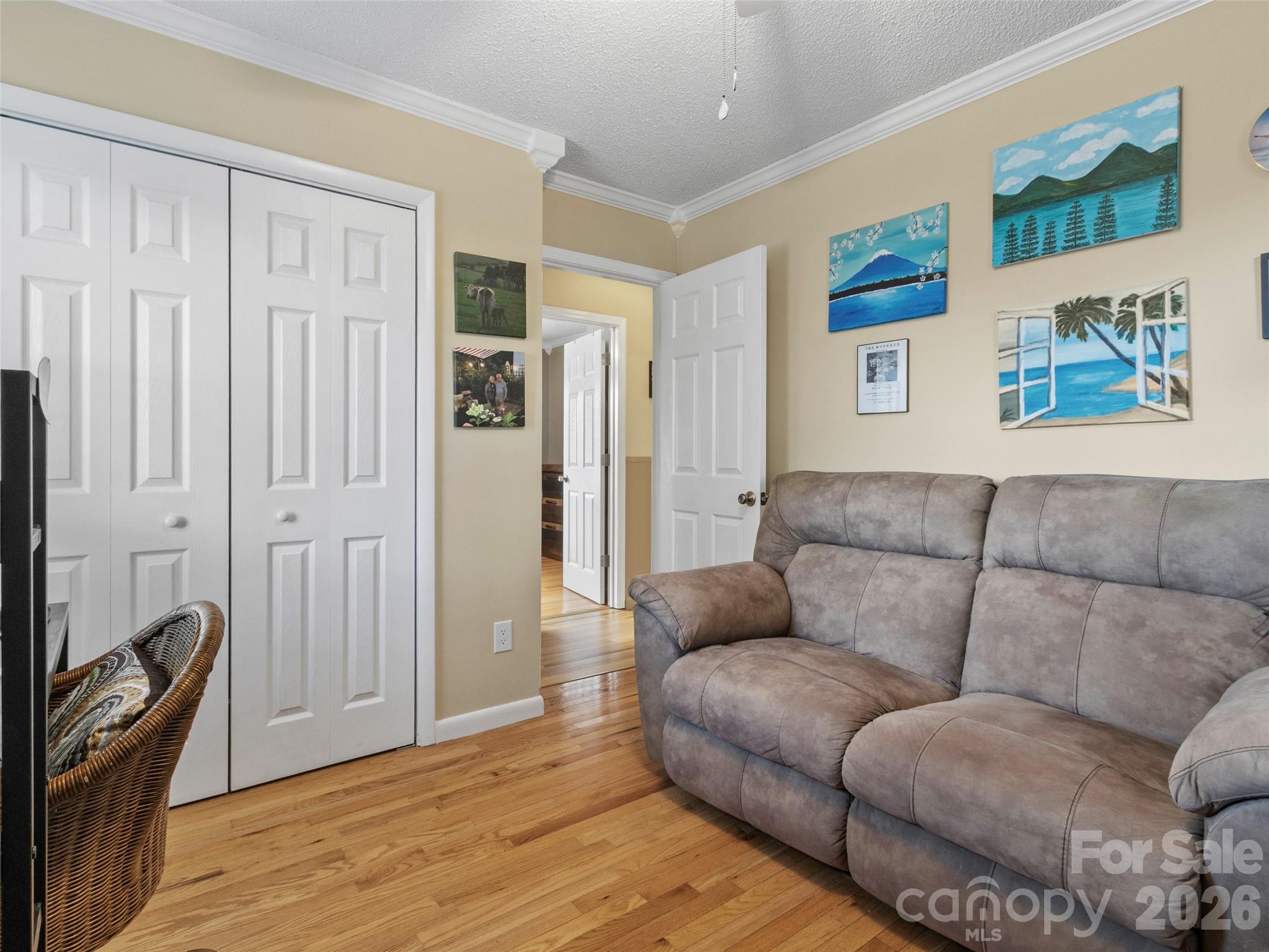 342 Mountain View Road — Burnsville