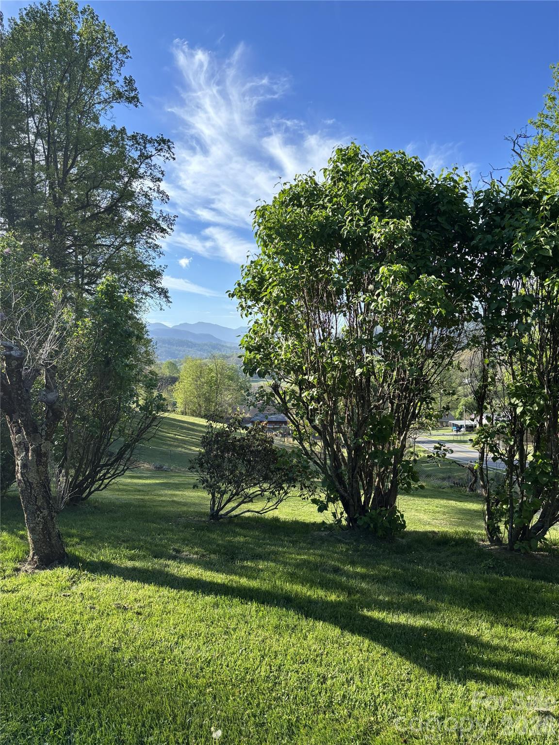 342 Mountain View Road — Burnsville