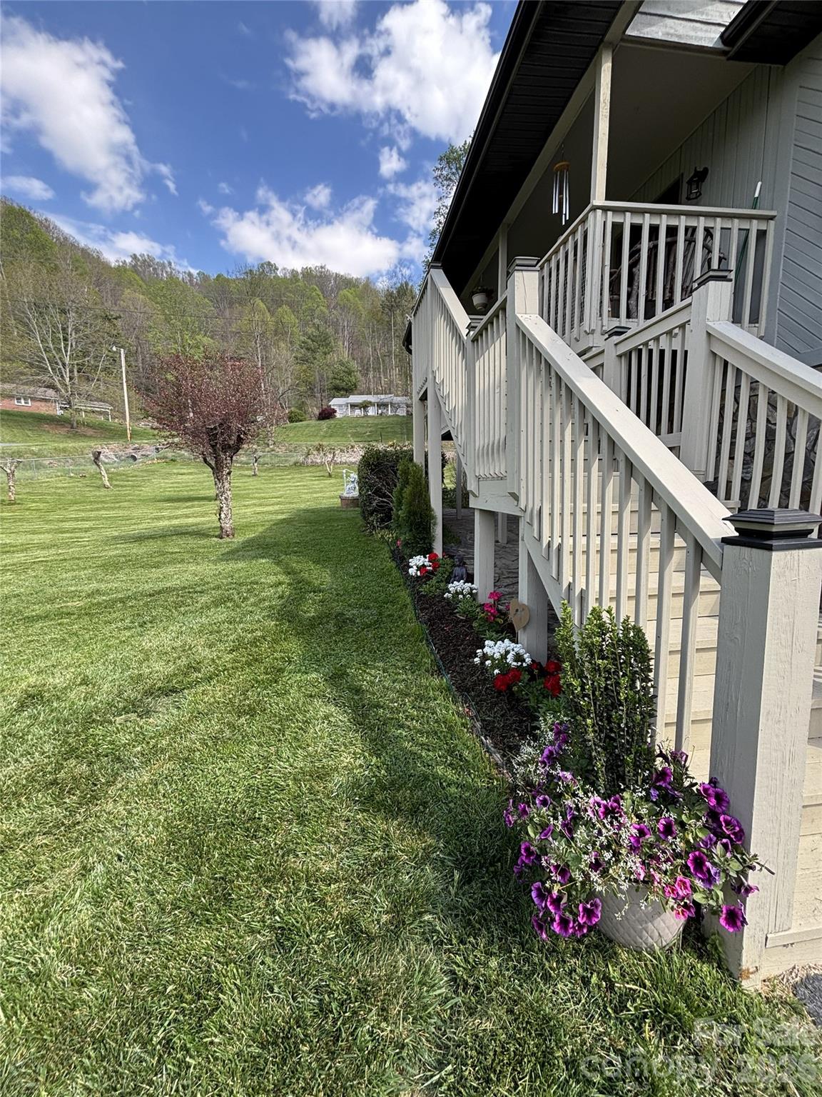 342 Mountain View Road — Burnsville