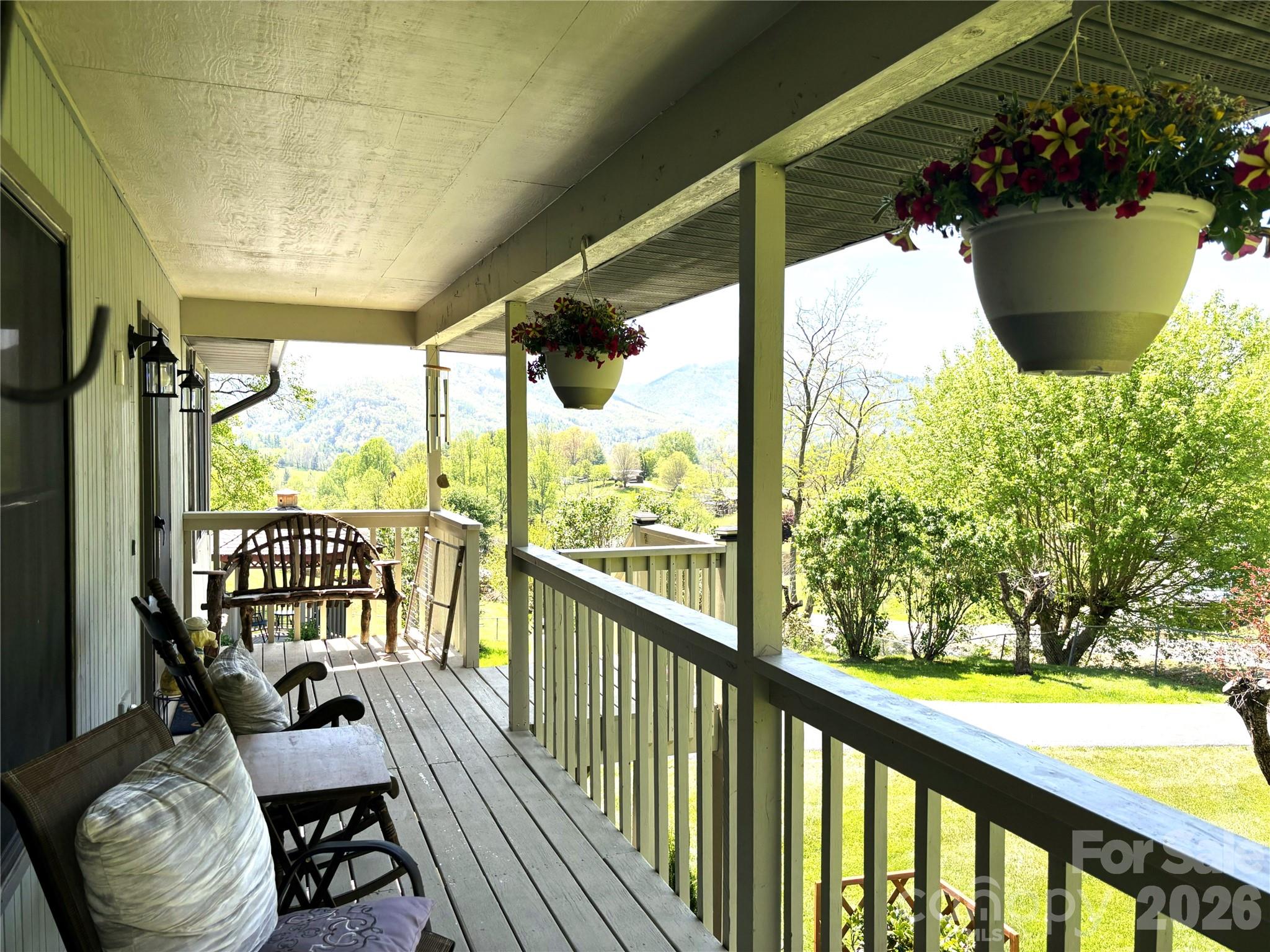 342 Mountain View Road — Burnsville