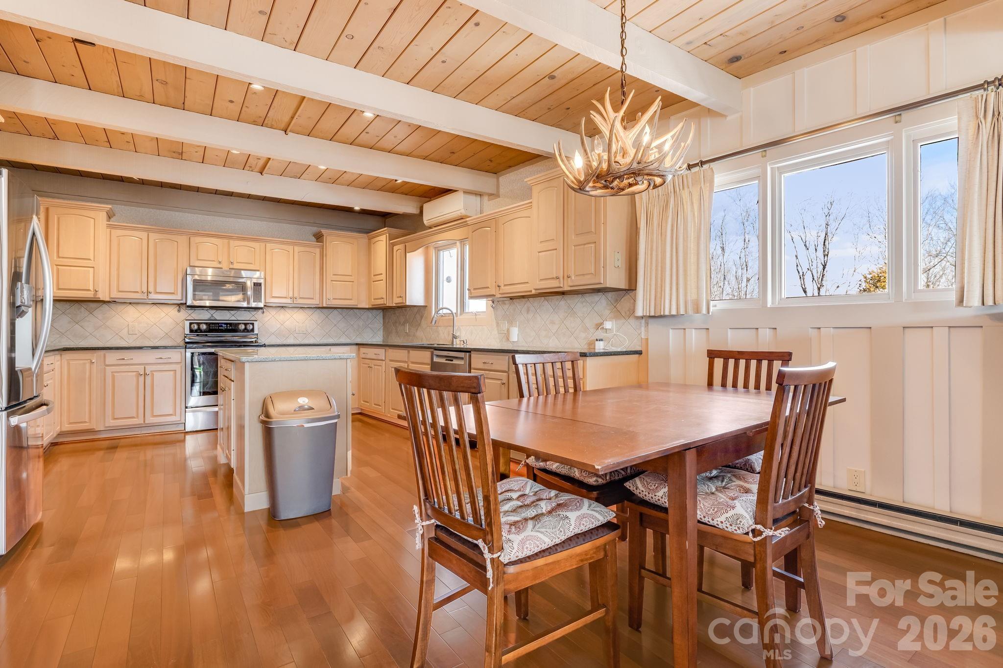 301 Highland Circle — Sugar Mountain