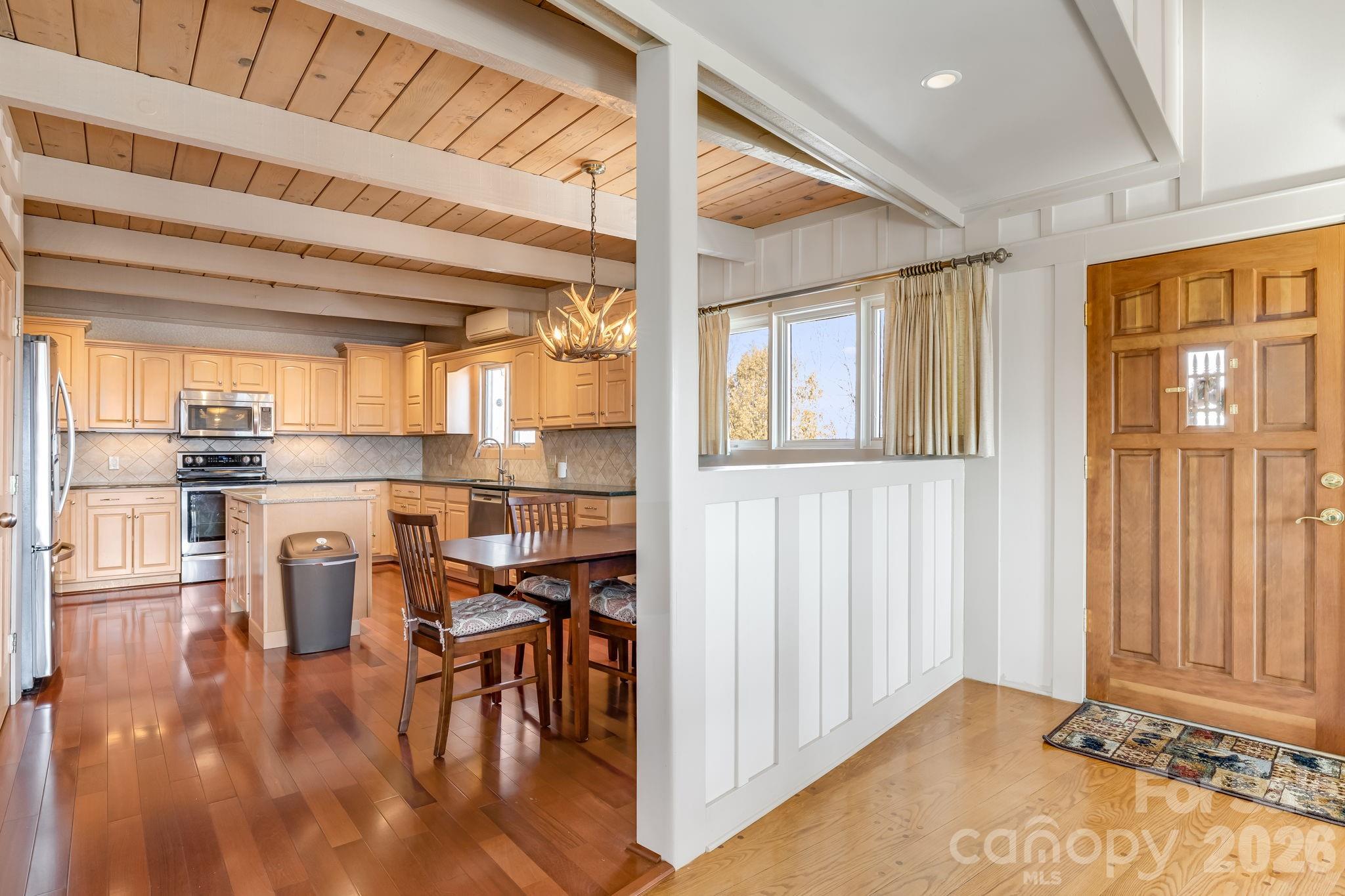 301 Highland Circle — Sugar Mountain