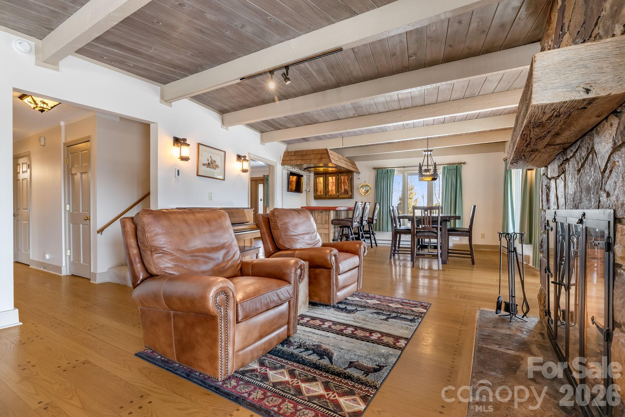301 Highland Circle — Sugar Mountain