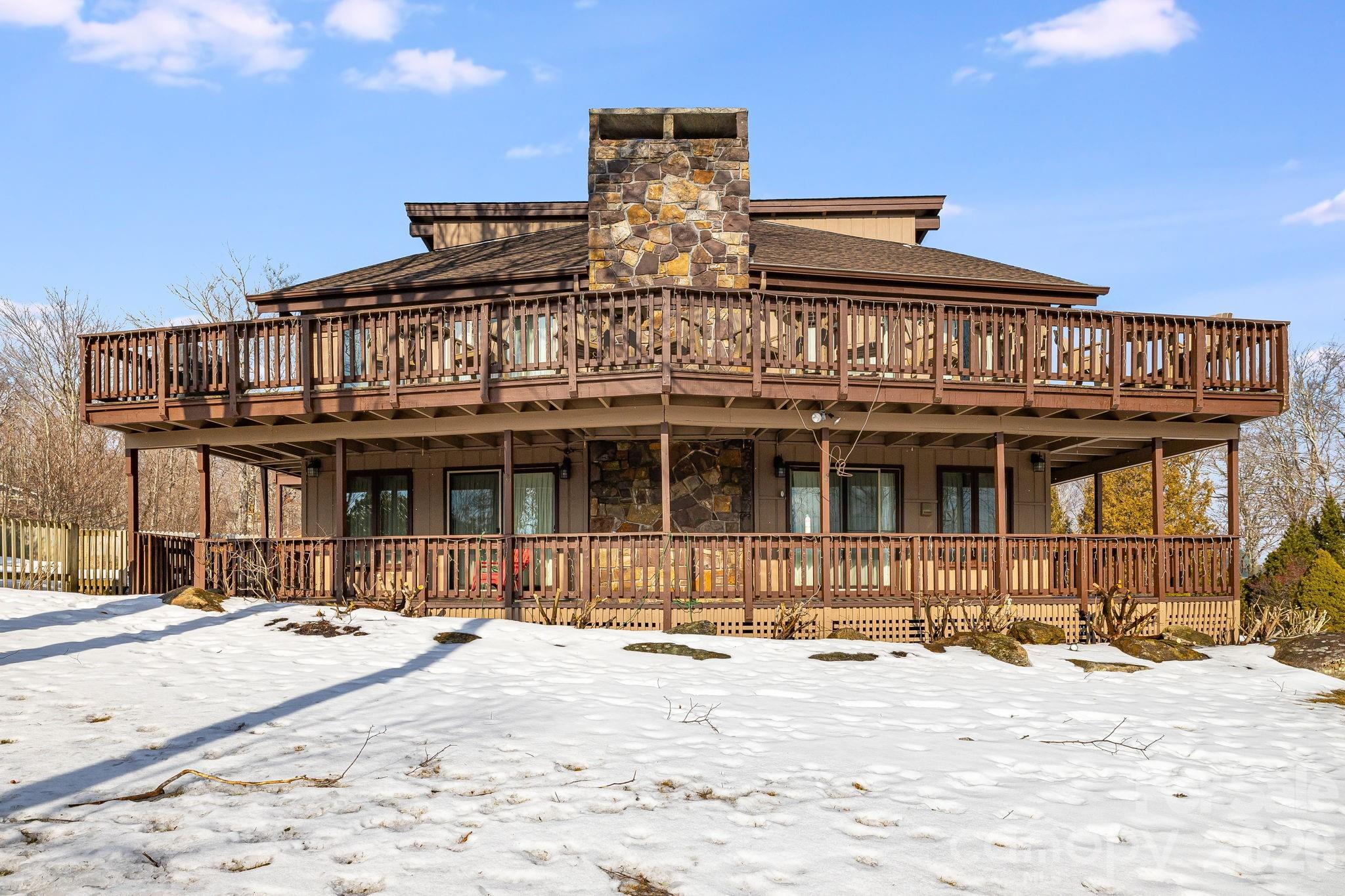 301 Highland Circle — Sugar Mountain