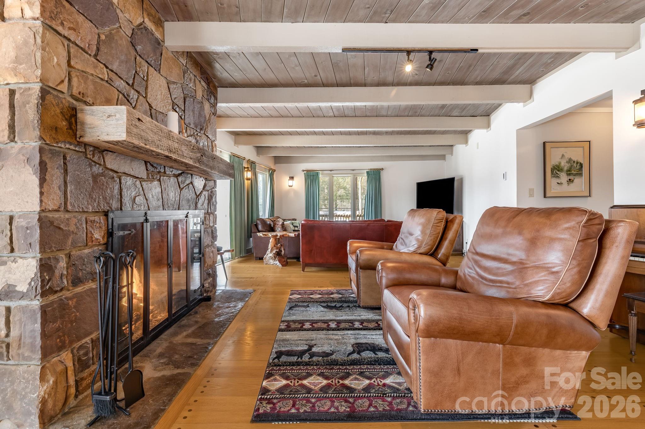 301 Highland Circle — Sugar Mountain