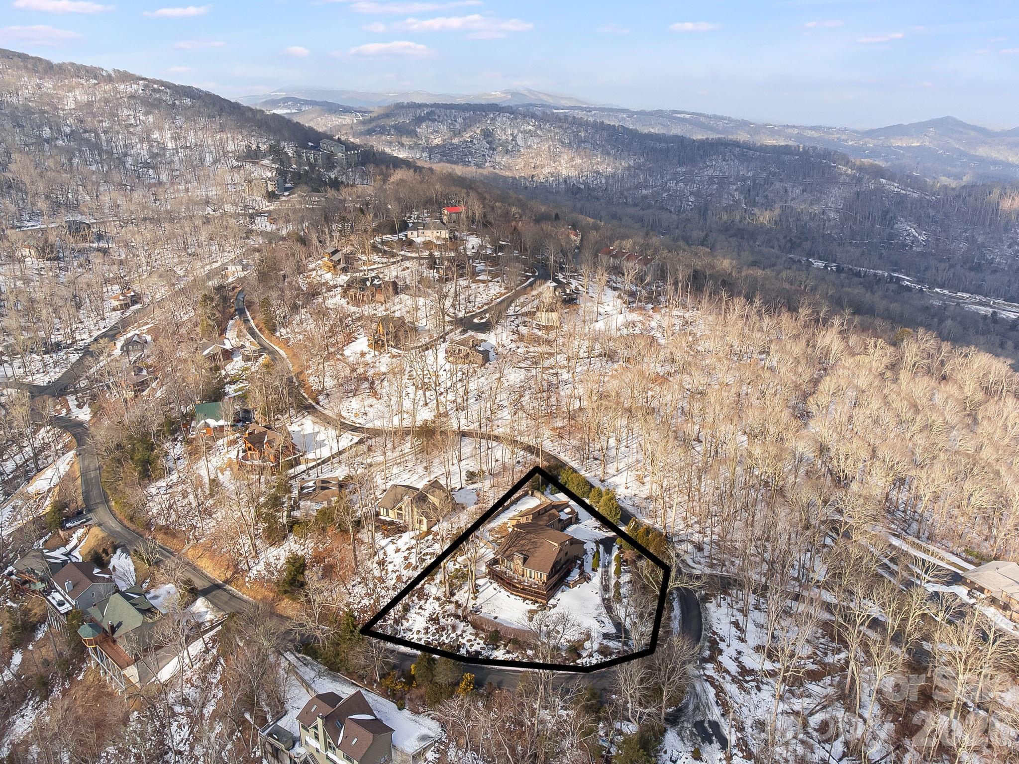 301 Highland Circle — Sugar Mountain
