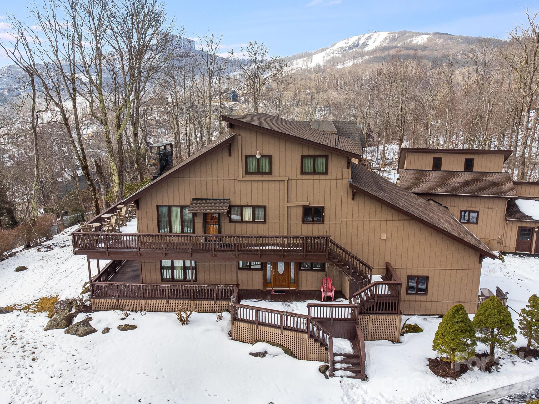 301 Highland Circle — Sugar Mountain