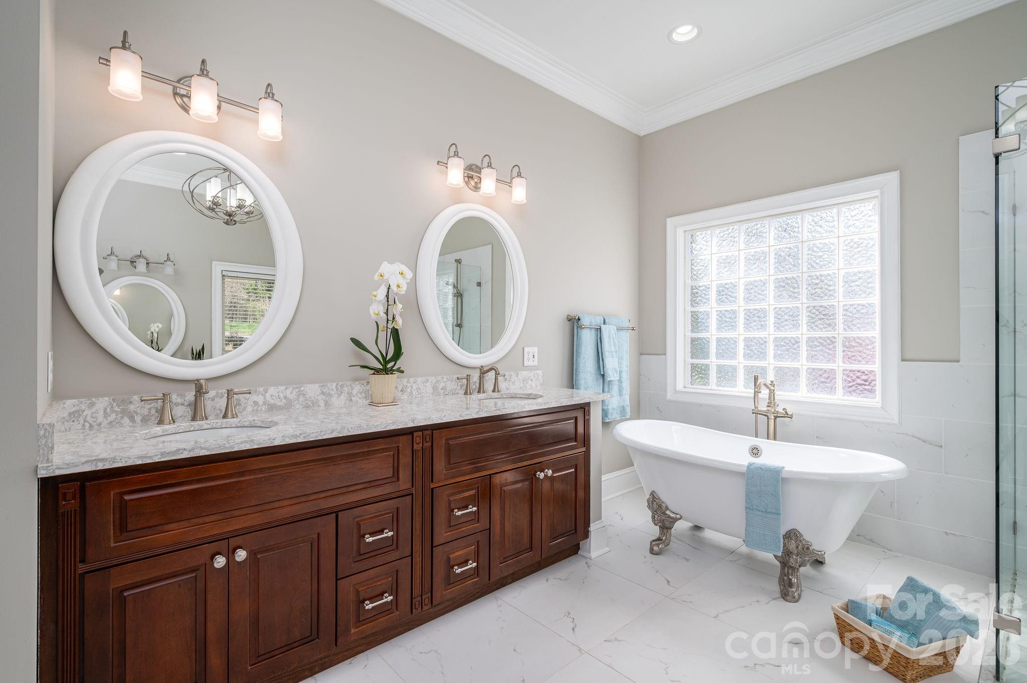 103 Shelter Cove Lane — Mooresville