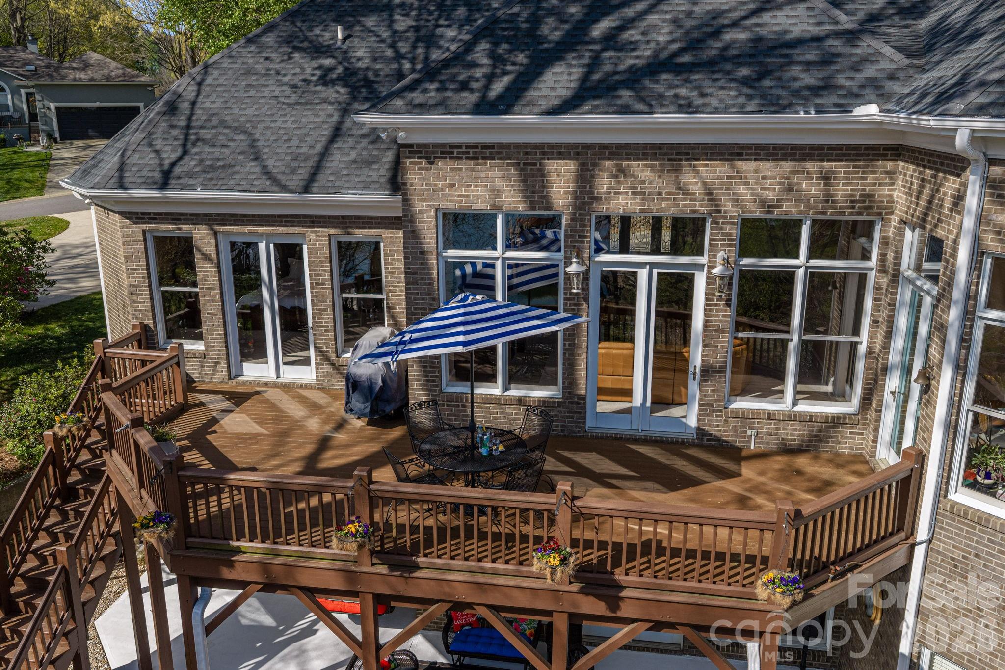 103 Shelter Cove Lane — Mooresville