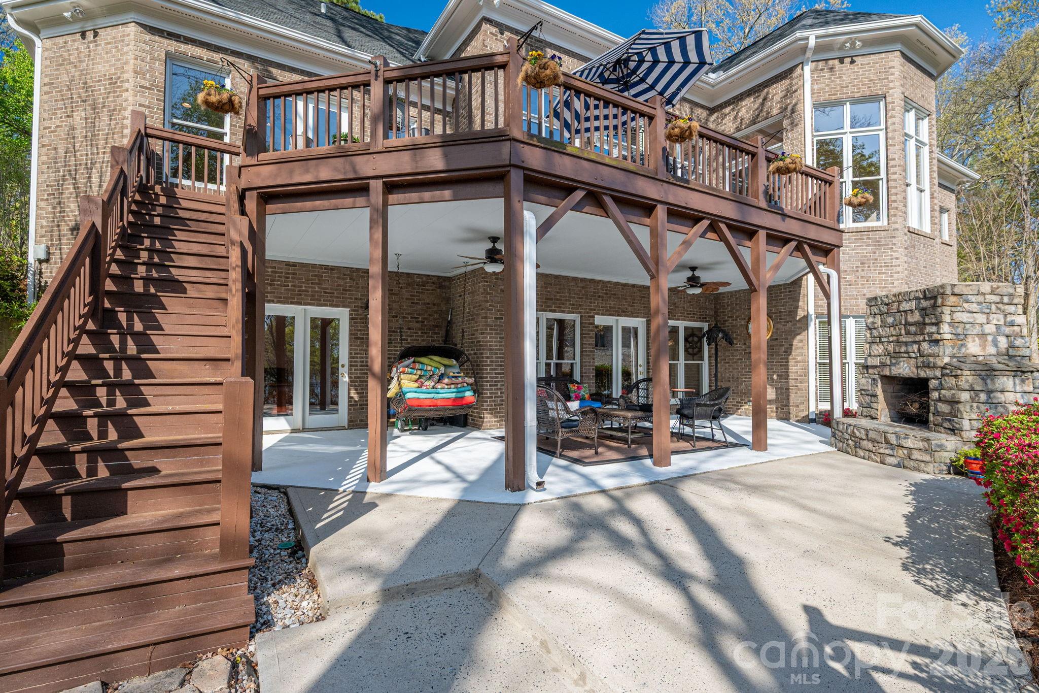 103 Shelter Cove Lane — Mooresville