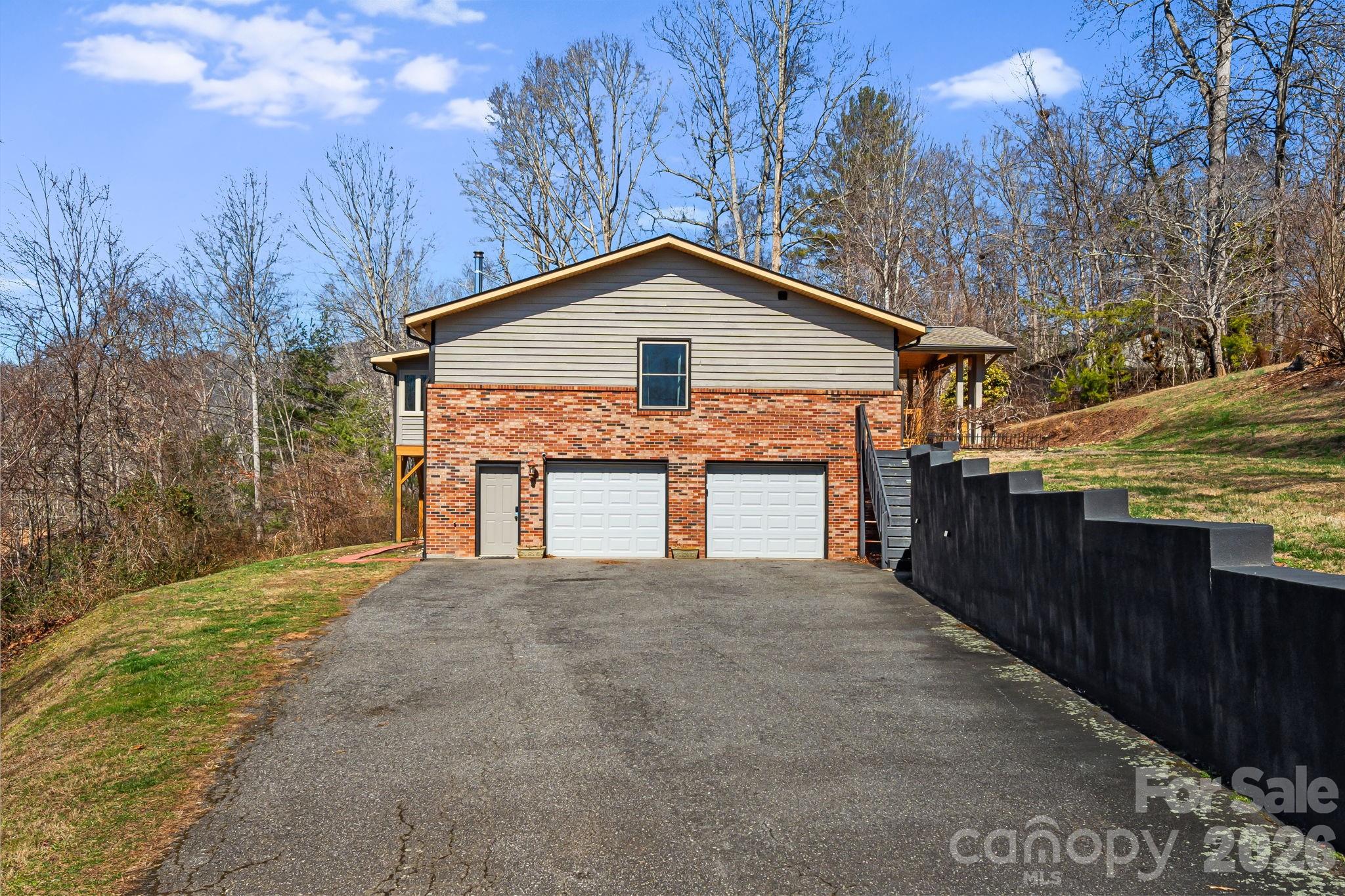 4 Lynnette Drive — Fairview