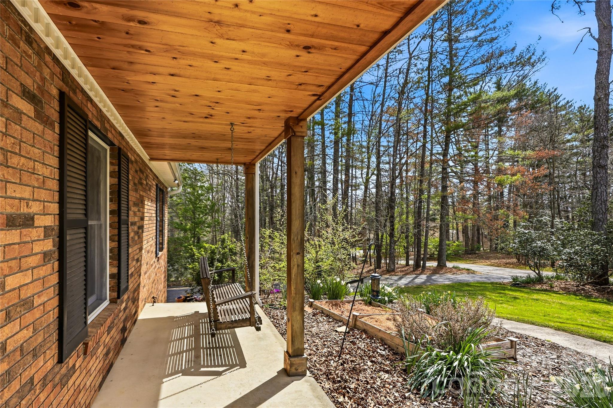 32 W Ashley Place — Etowah