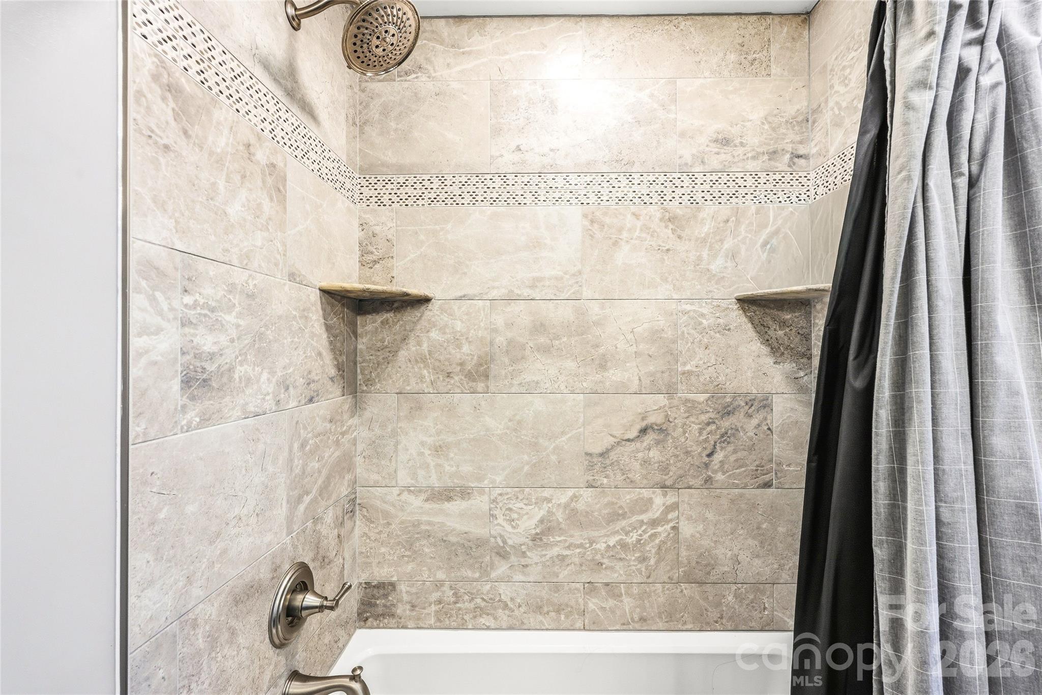 32 W Ashley Place — Etowah