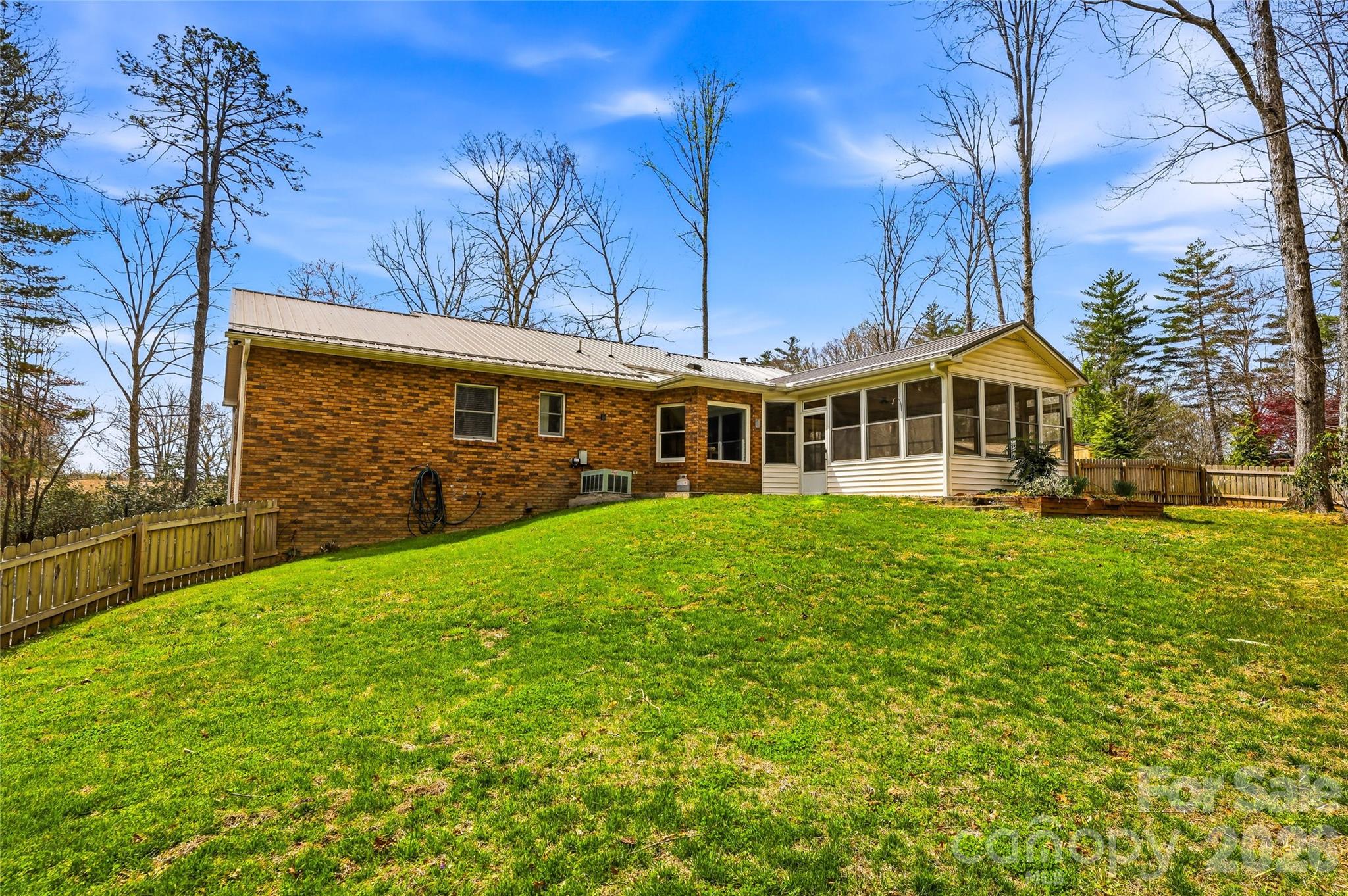 32 W Ashley Place — Etowah