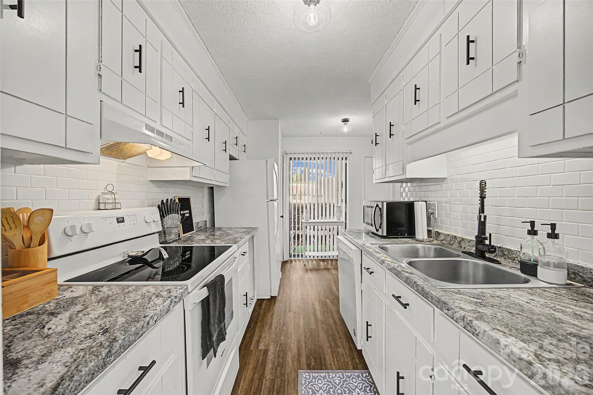 7911 Charter Oak Lane — Charlotte