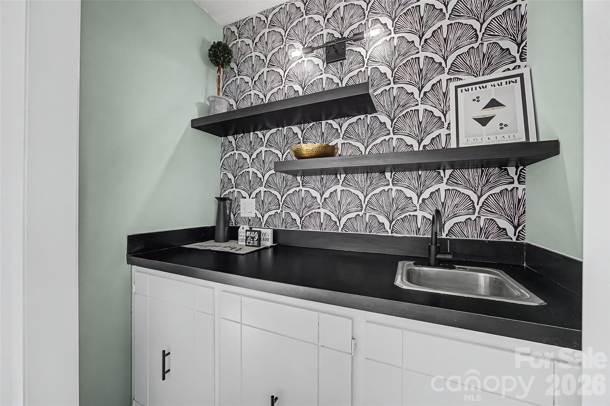 7911 Charter Oak Lane — Charlotte