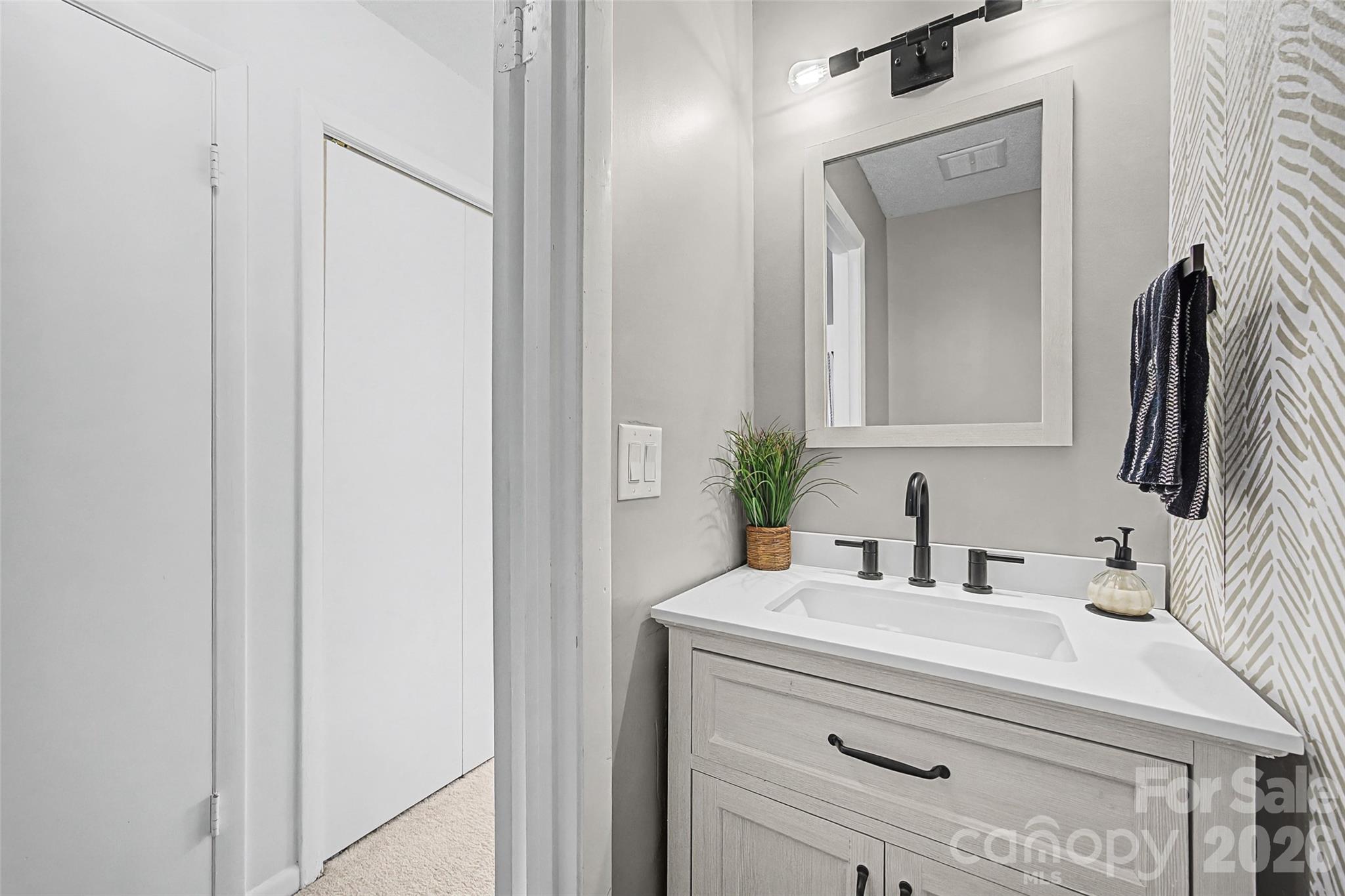 7911 Charter Oak Lane — Charlotte