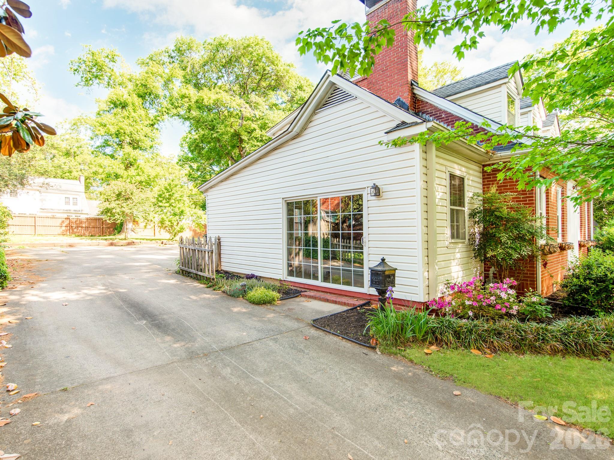 1209 Oakwood Avenue — Gastonia