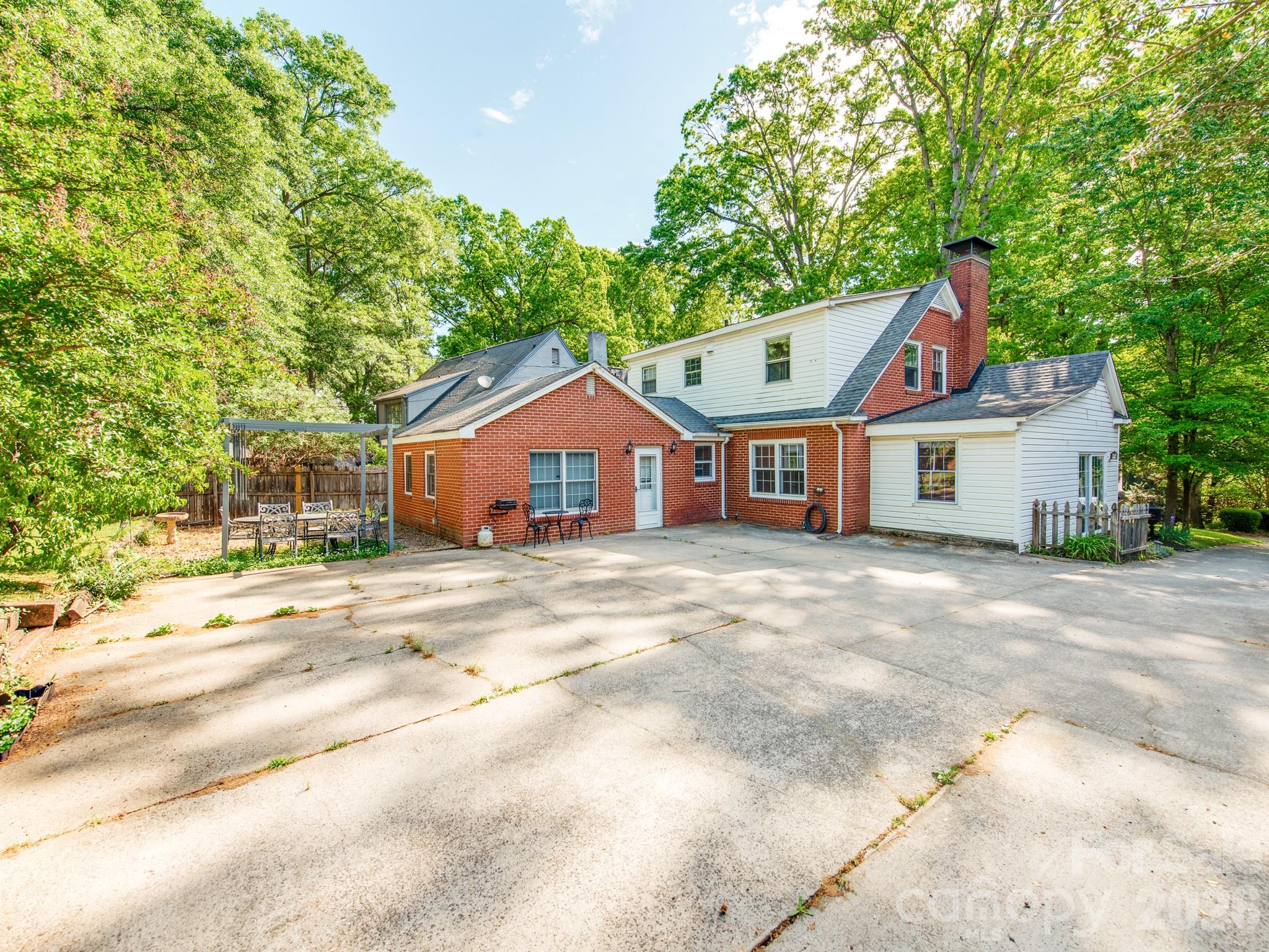 1209 Oakwood Avenue — Gastonia