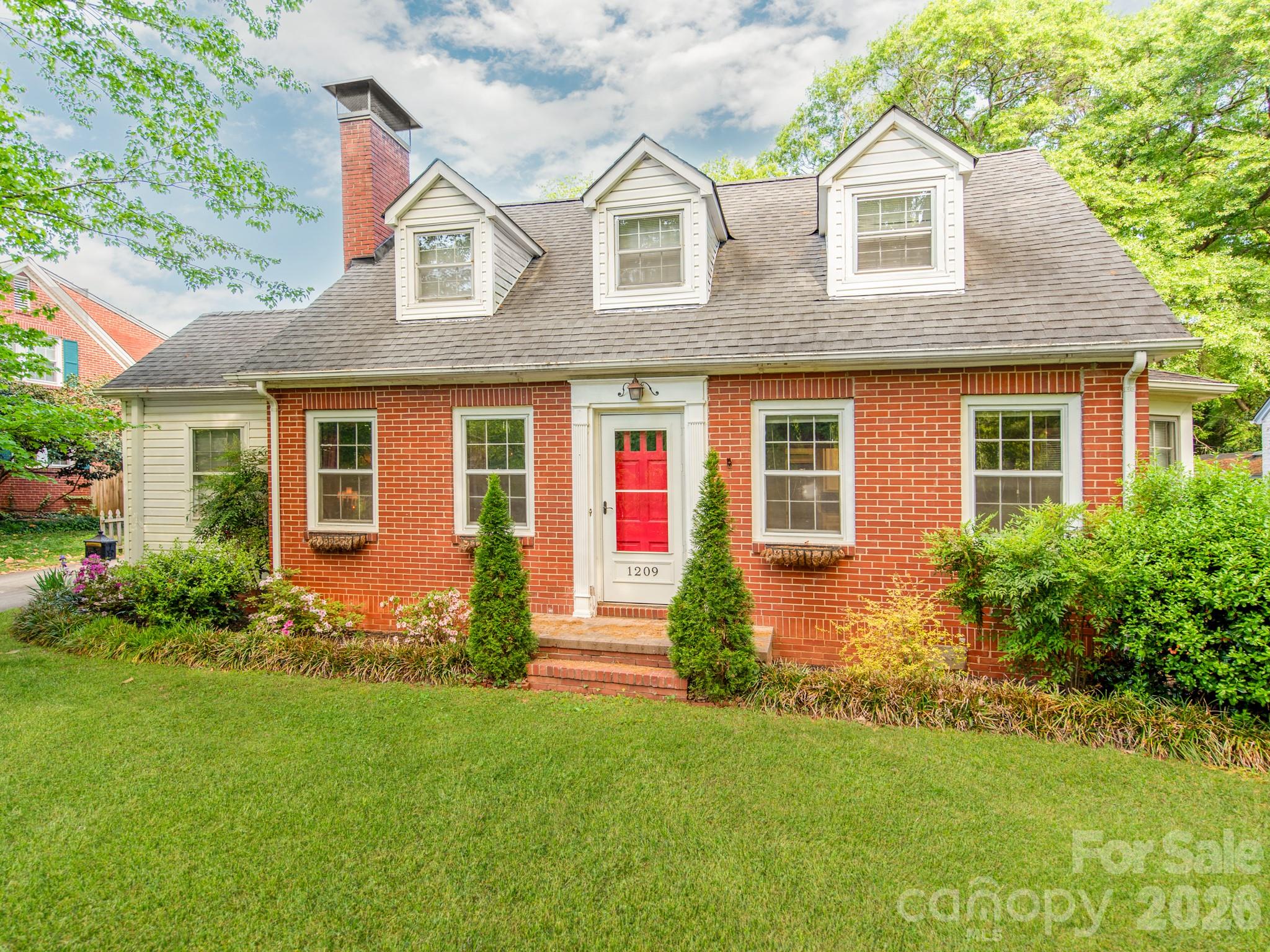 1209 Oakwood Avenue — Gastonia