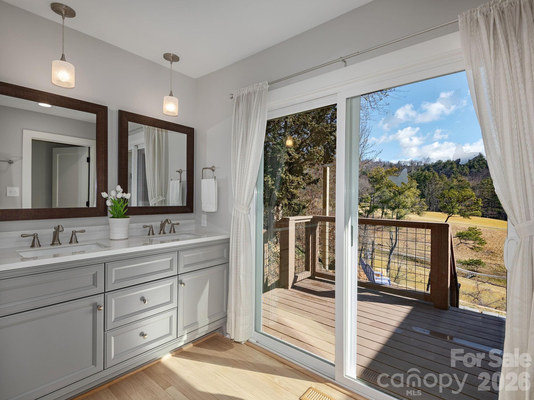 41 Robinhood Road — Asheville