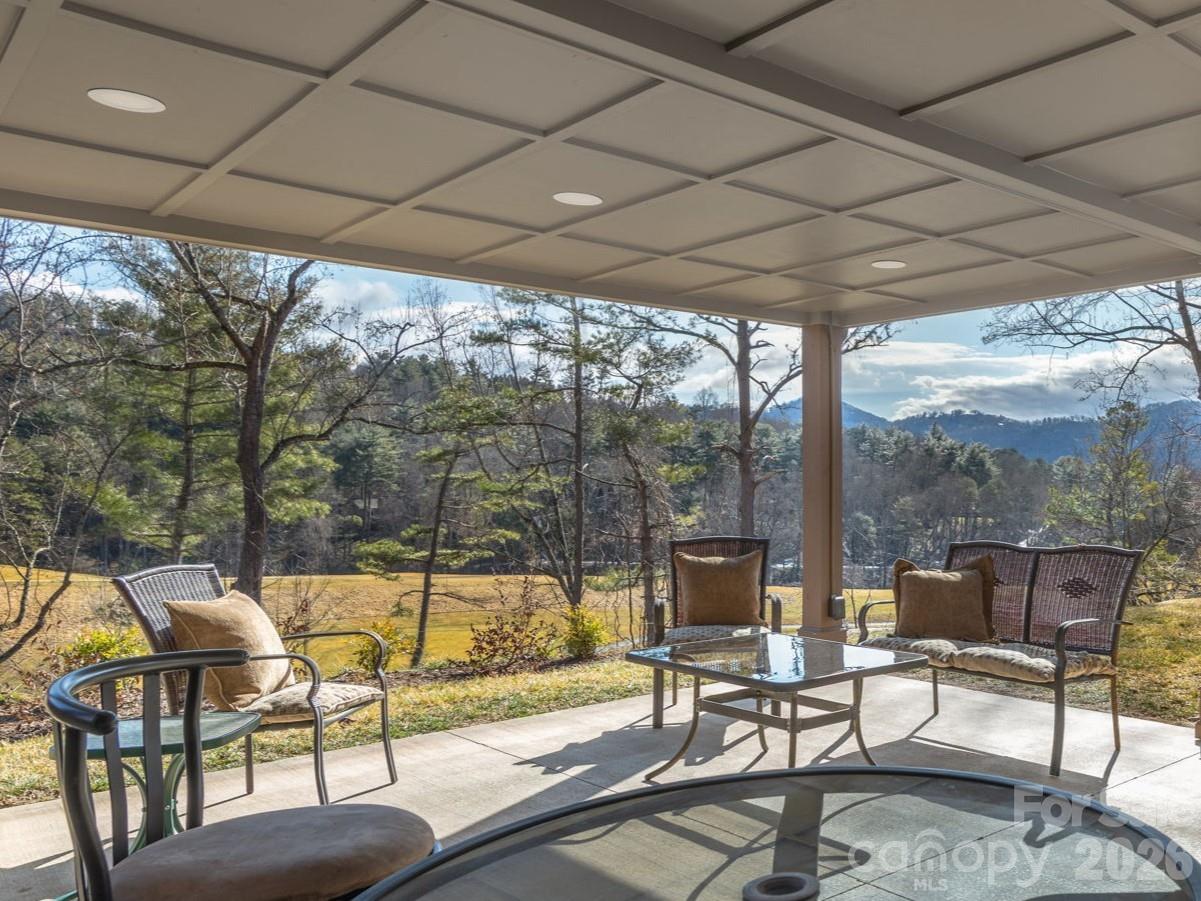 41 Robinhood Road — Asheville
