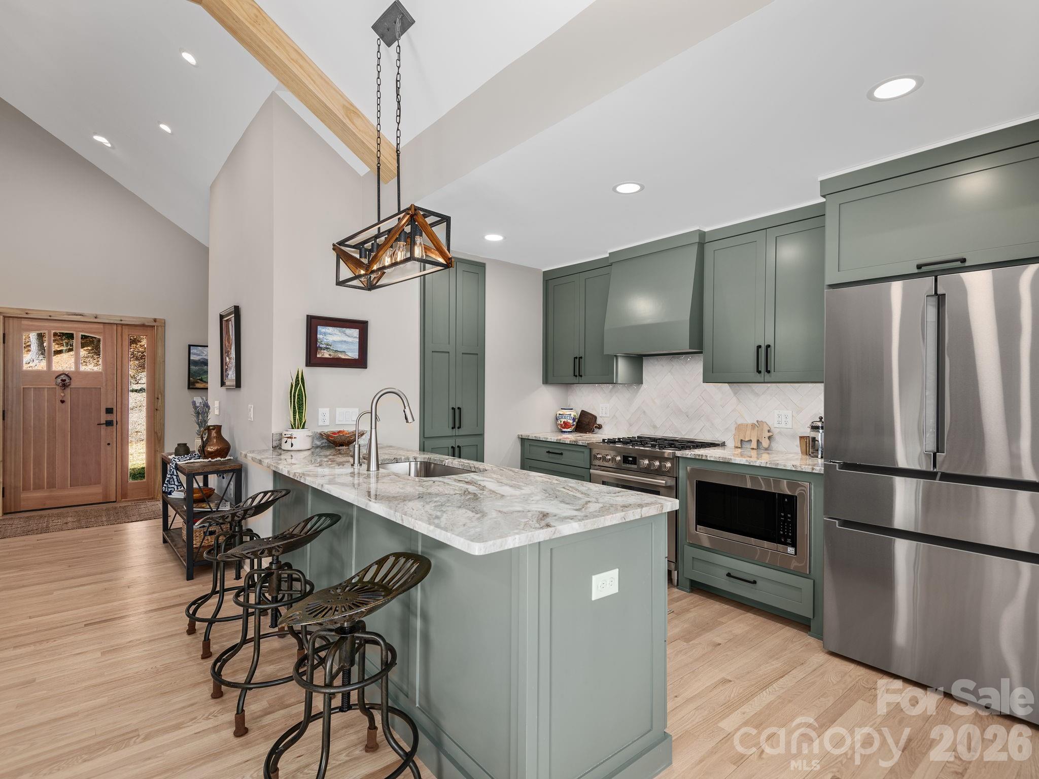 41 Robinhood Road — Asheville