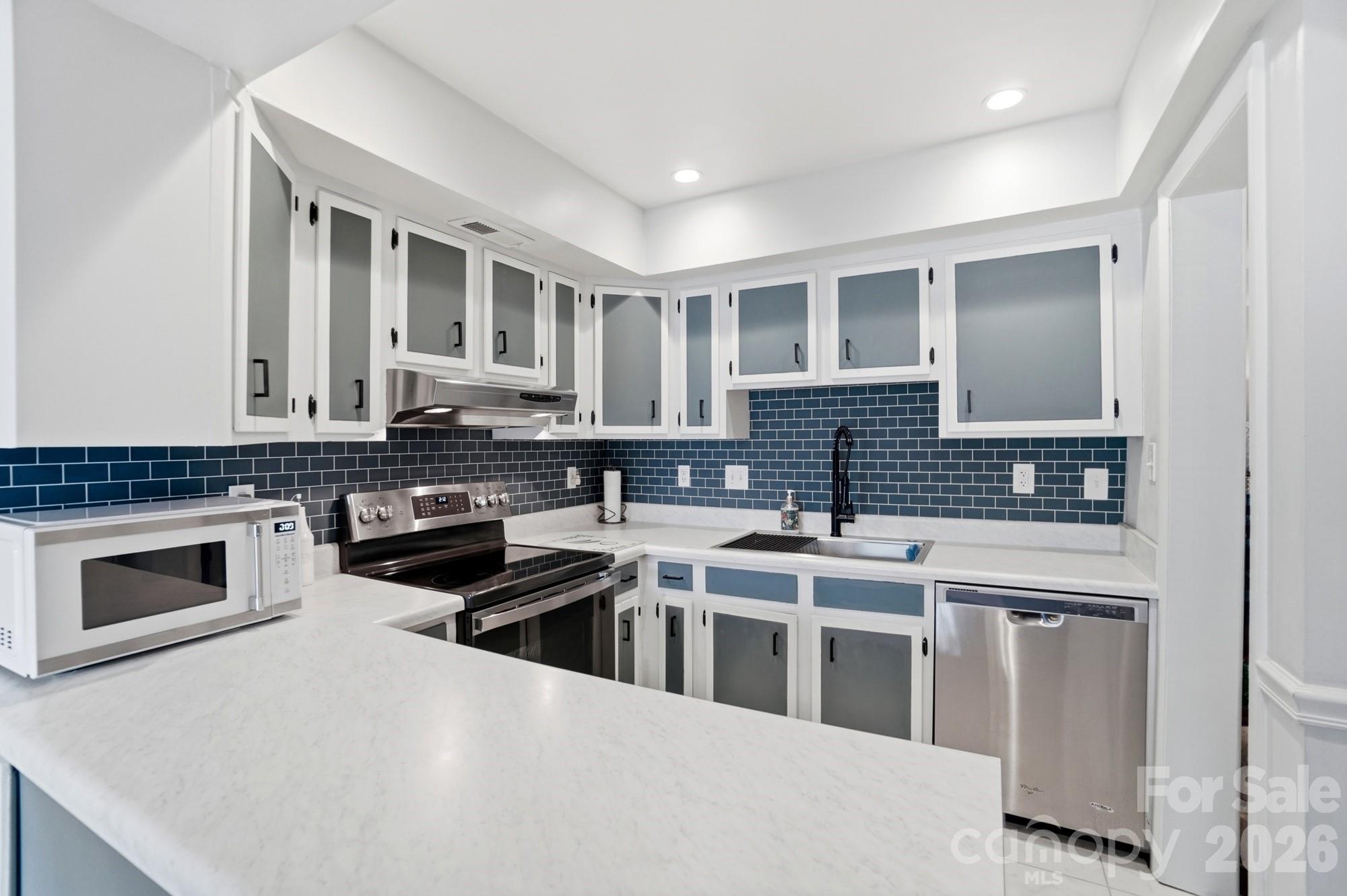 8407 Cricket Lake Drive — Charlotte