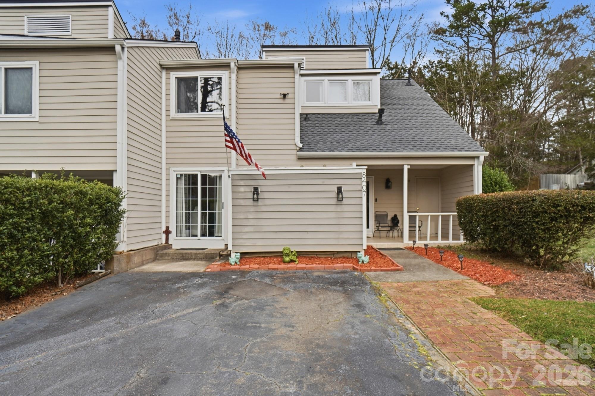 8407 Cricket Lake Drive — Charlotte
