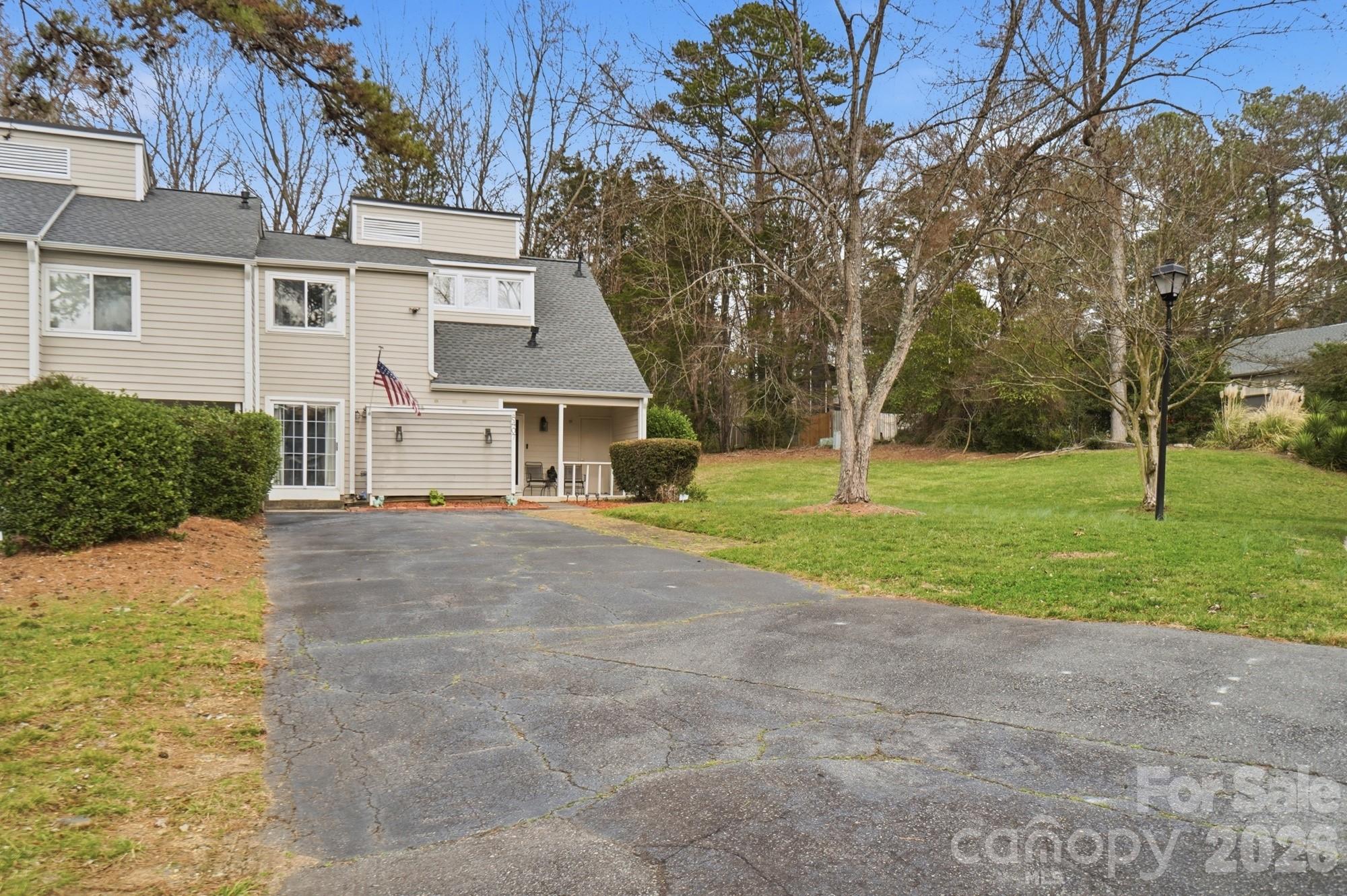 8407 Cricket Lake Drive — Charlotte