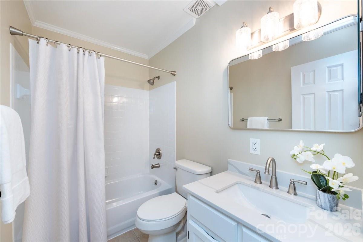 430 Queens Road #221 — Charlotte