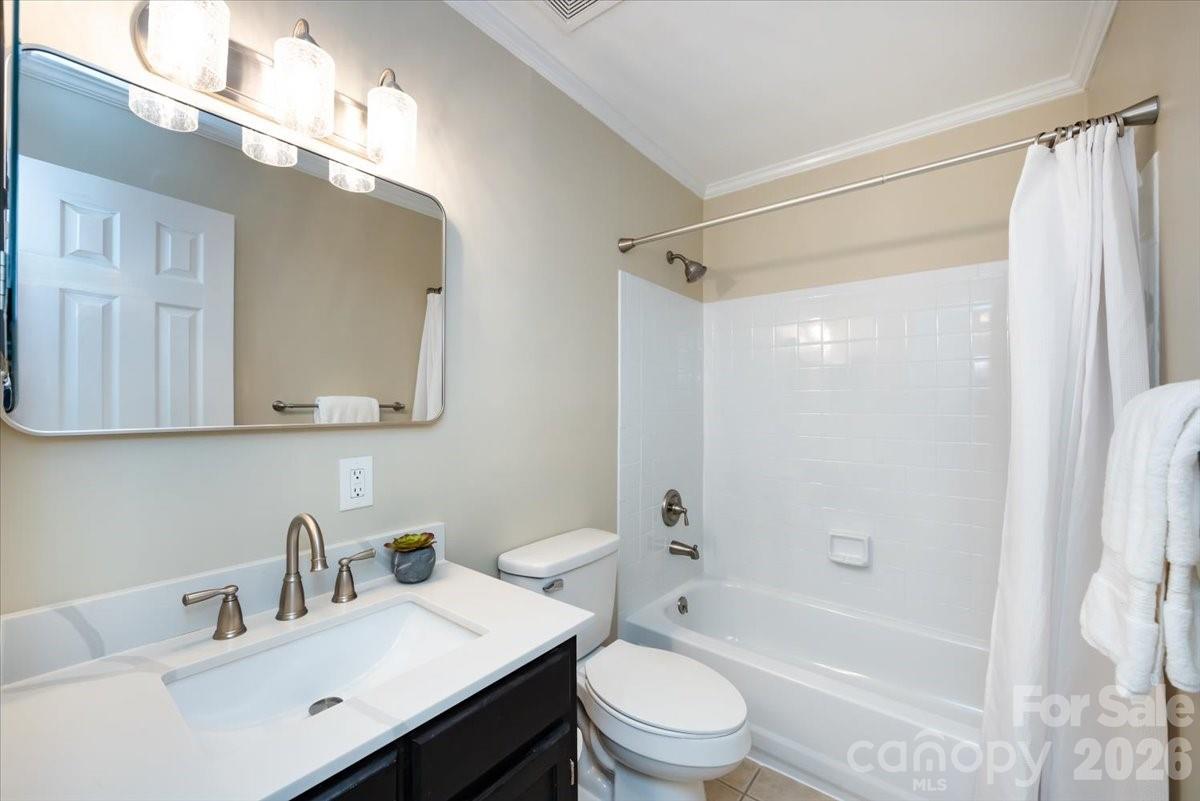430 Queens Road #221 — Charlotte