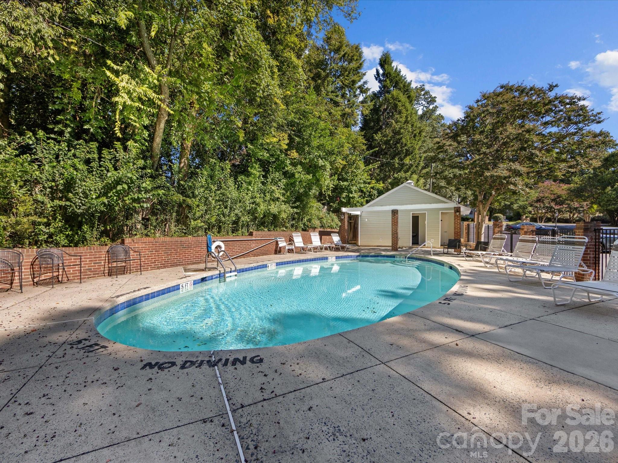 430 Queens Road #221 — Charlotte