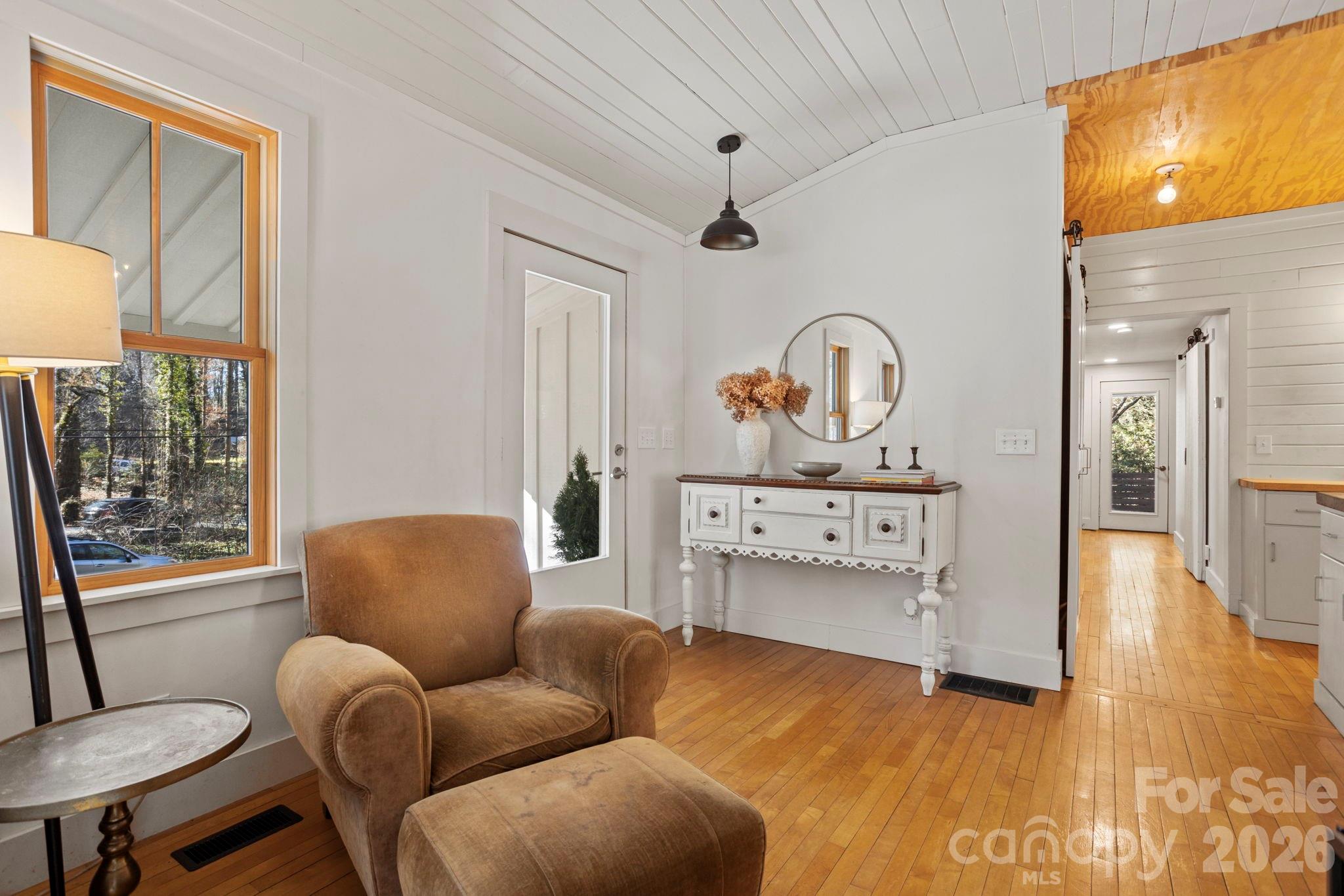 2525 Kanuga Road — Hendersonville