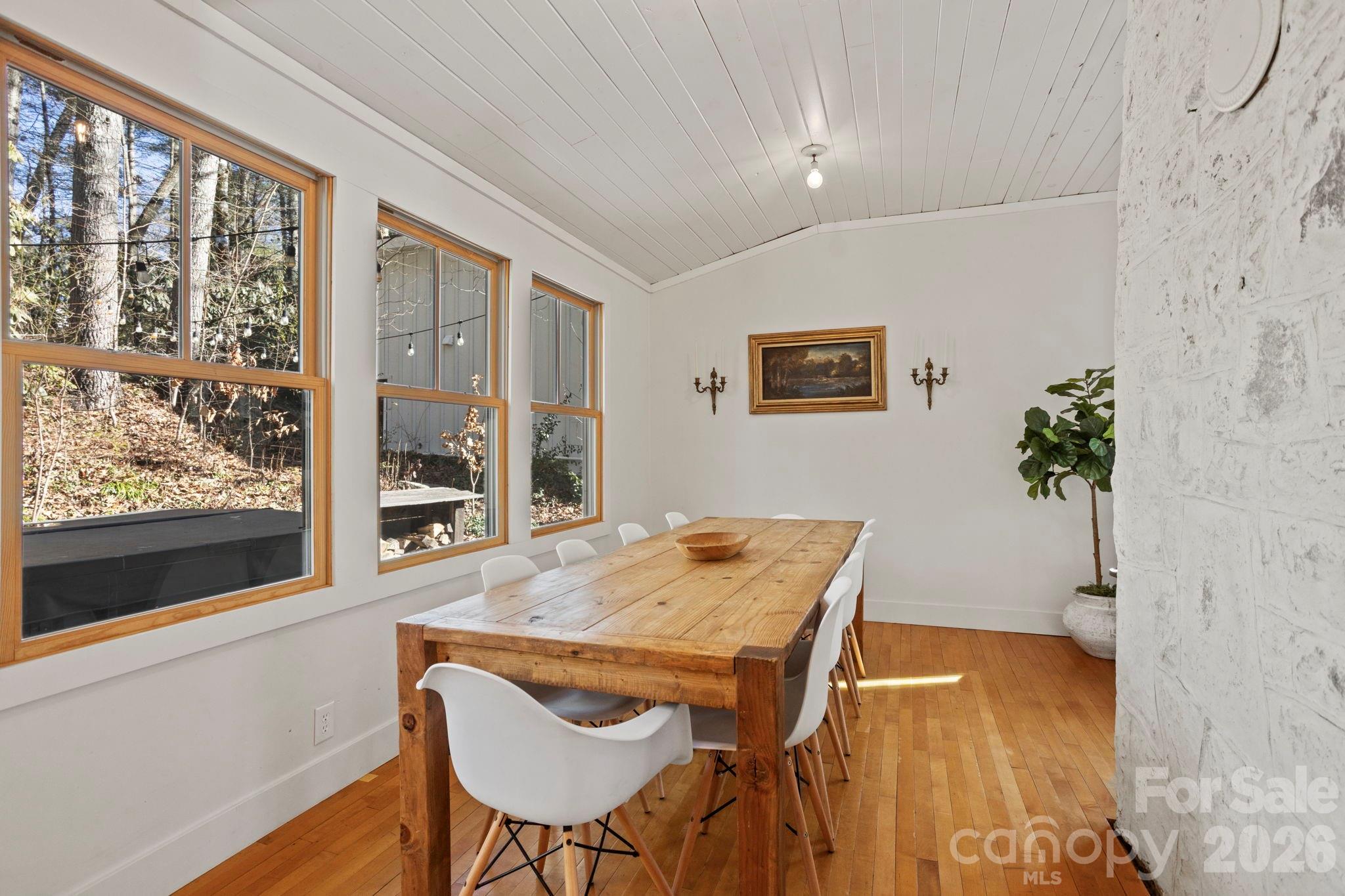 2525 Kanuga Road — Hendersonville