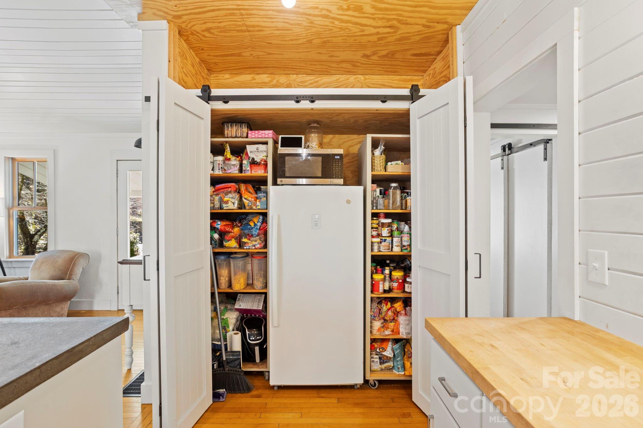 2525 Kanuga Road — Hendersonville