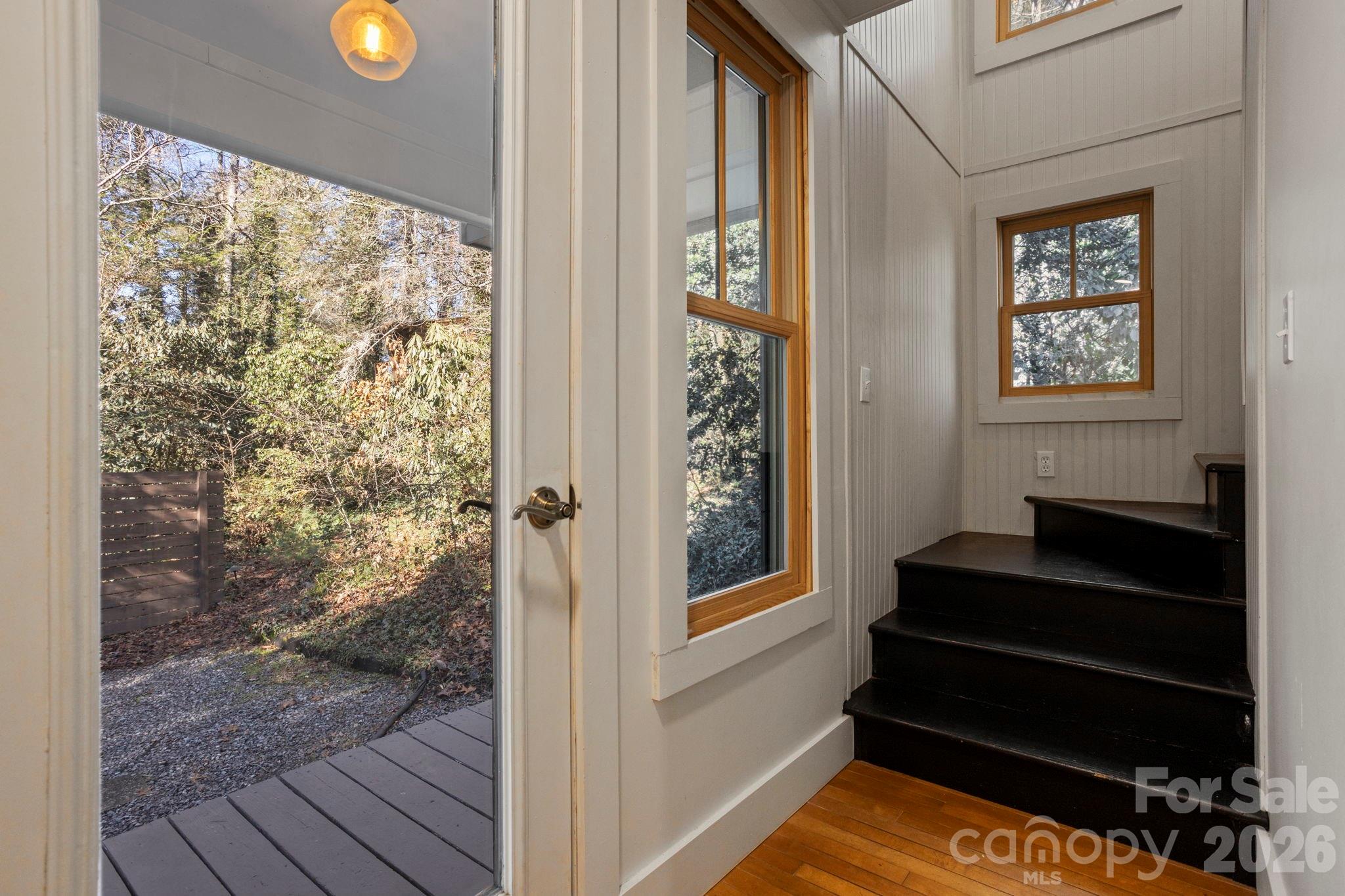 2525 Kanuga Road — Hendersonville