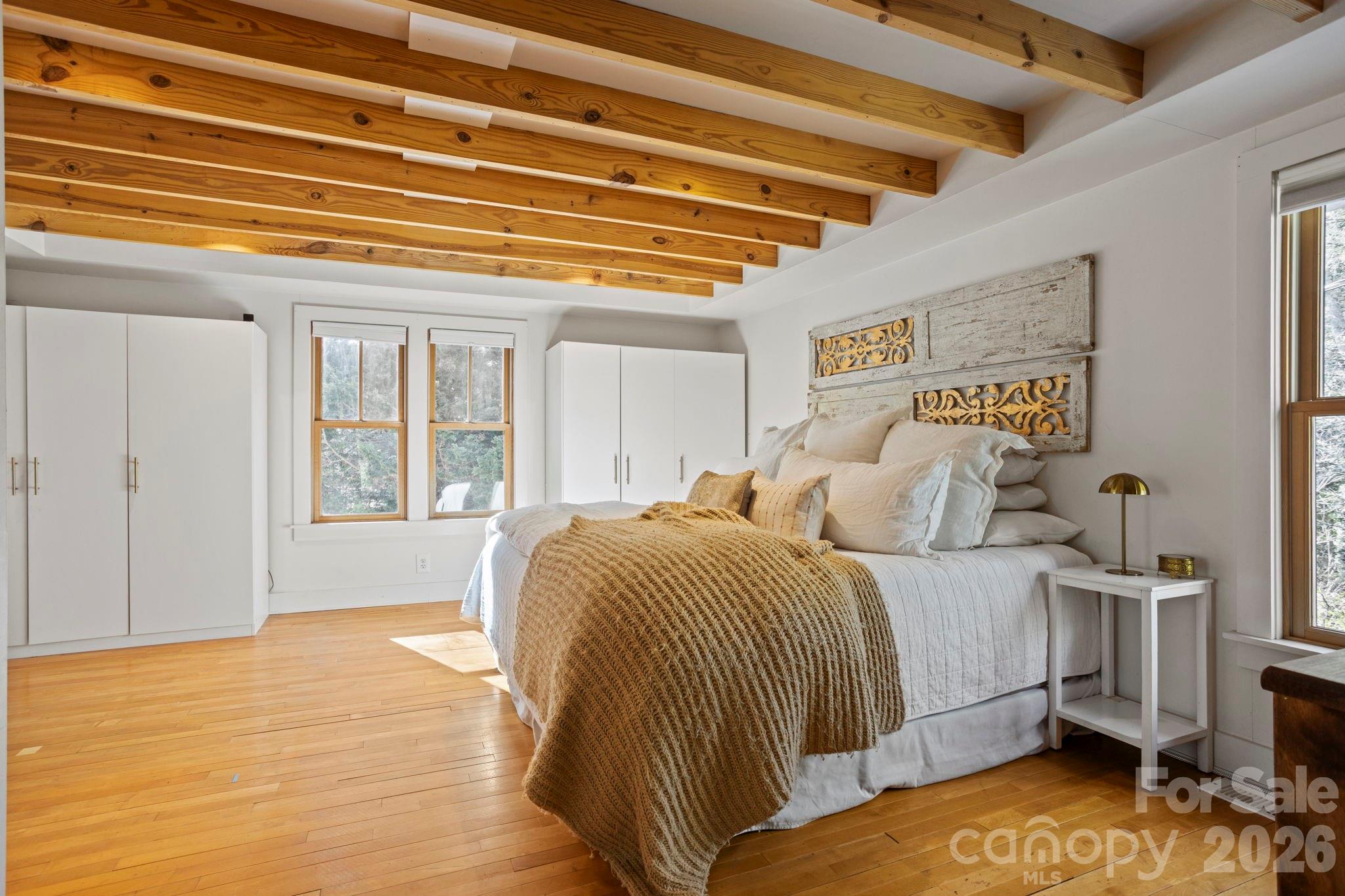 2525 Kanuga Road — Hendersonville