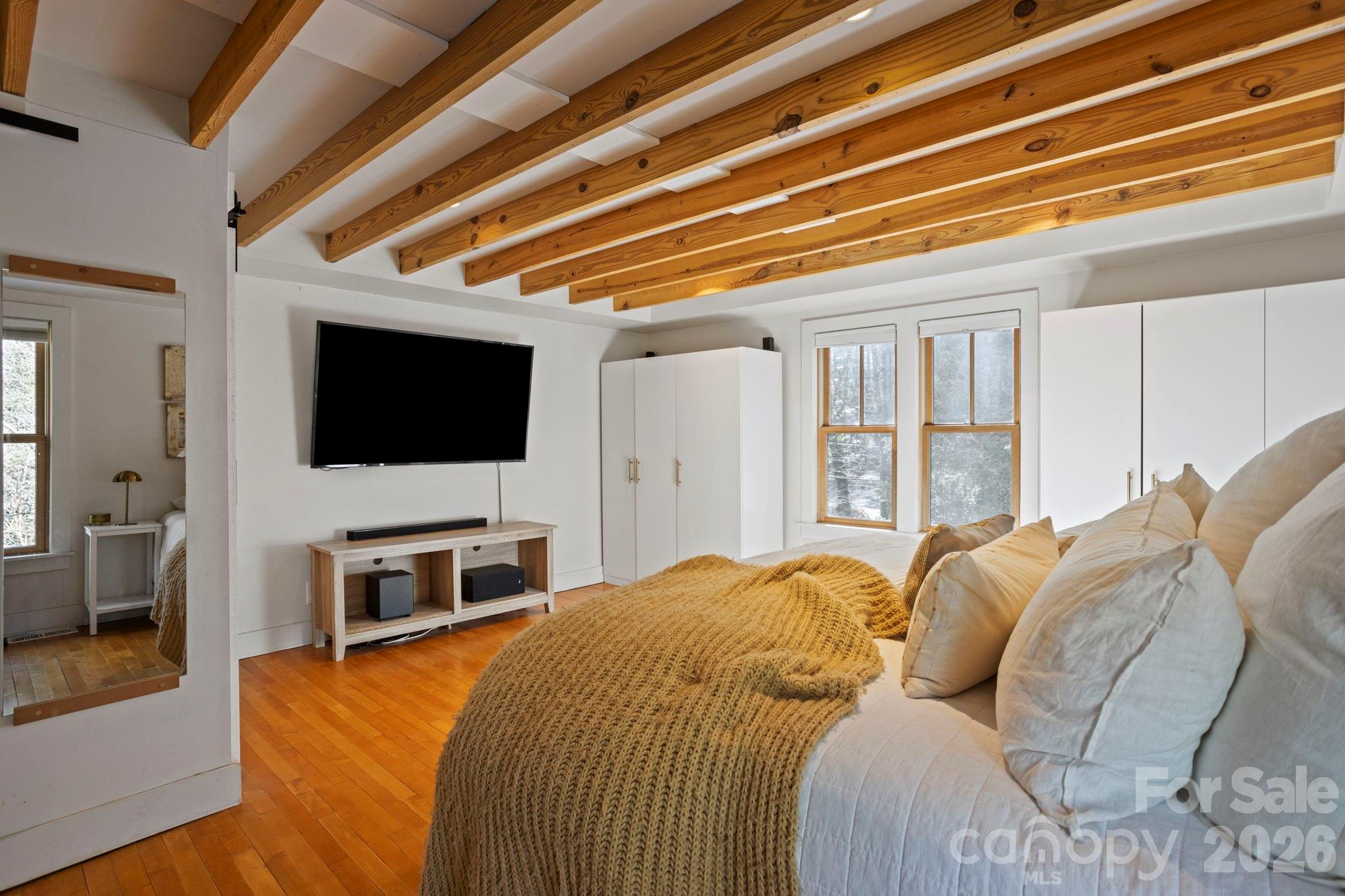 2525 Kanuga Road — Hendersonville