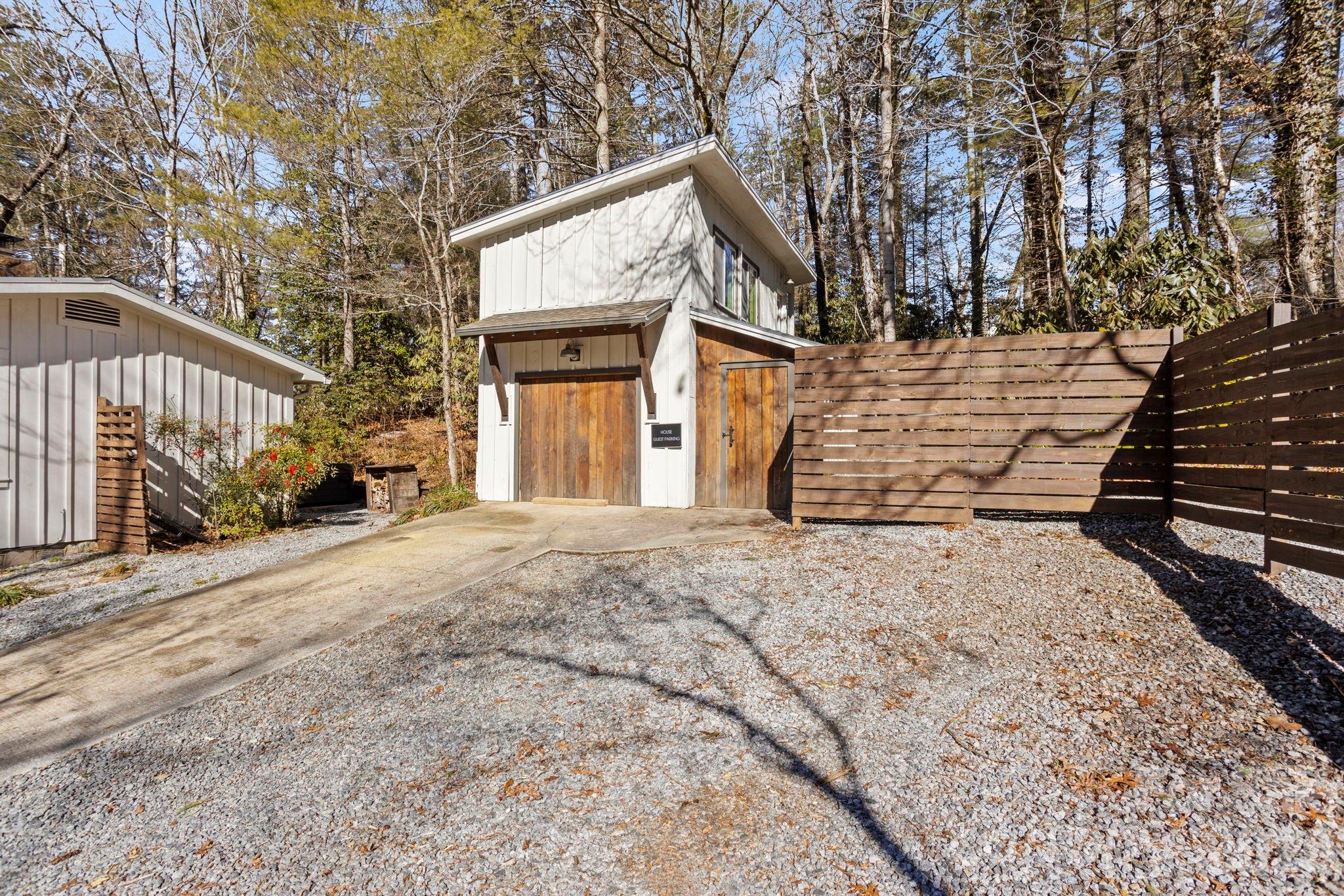 2525 Kanuga Road — Hendersonville