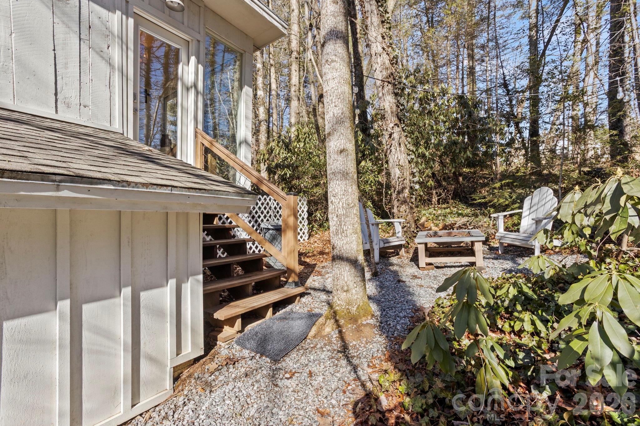 2525 Kanuga Road — Hendersonville