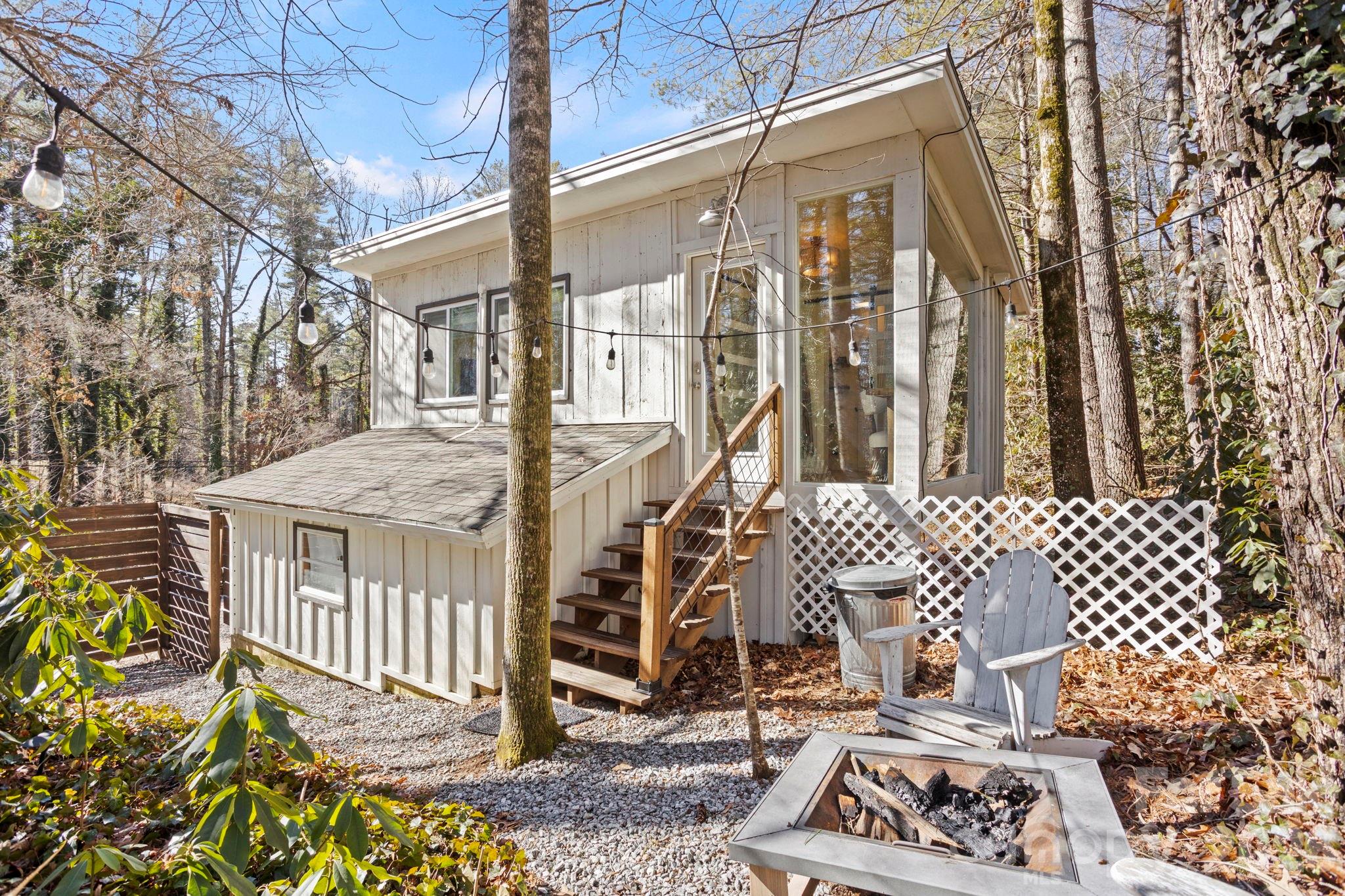 2525 Kanuga Road — Hendersonville