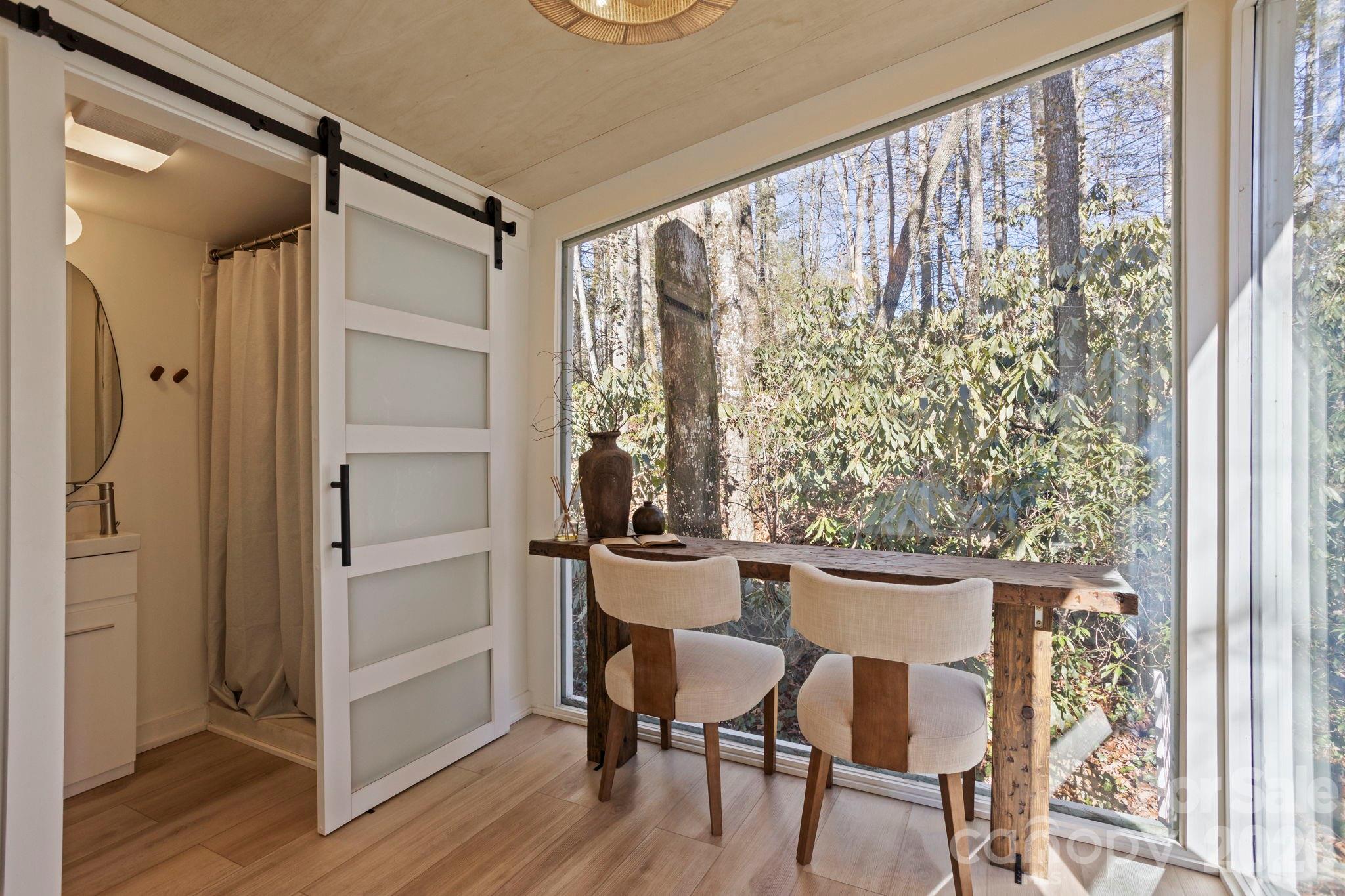 2525 Kanuga Road — Hendersonville