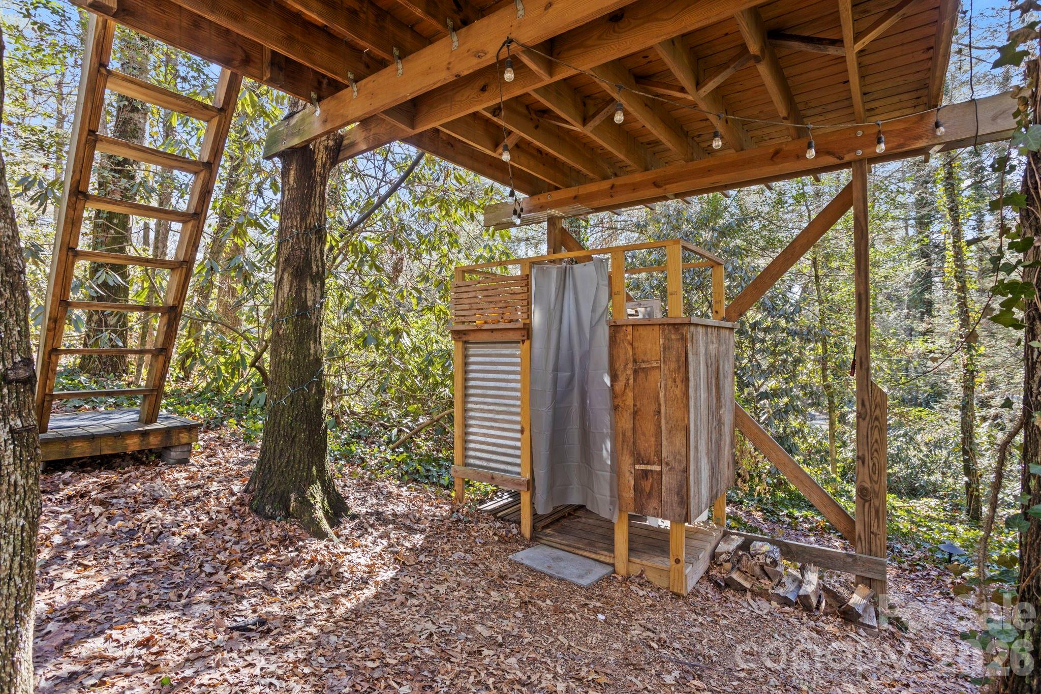 2525 Kanuga Road — Hendersonville