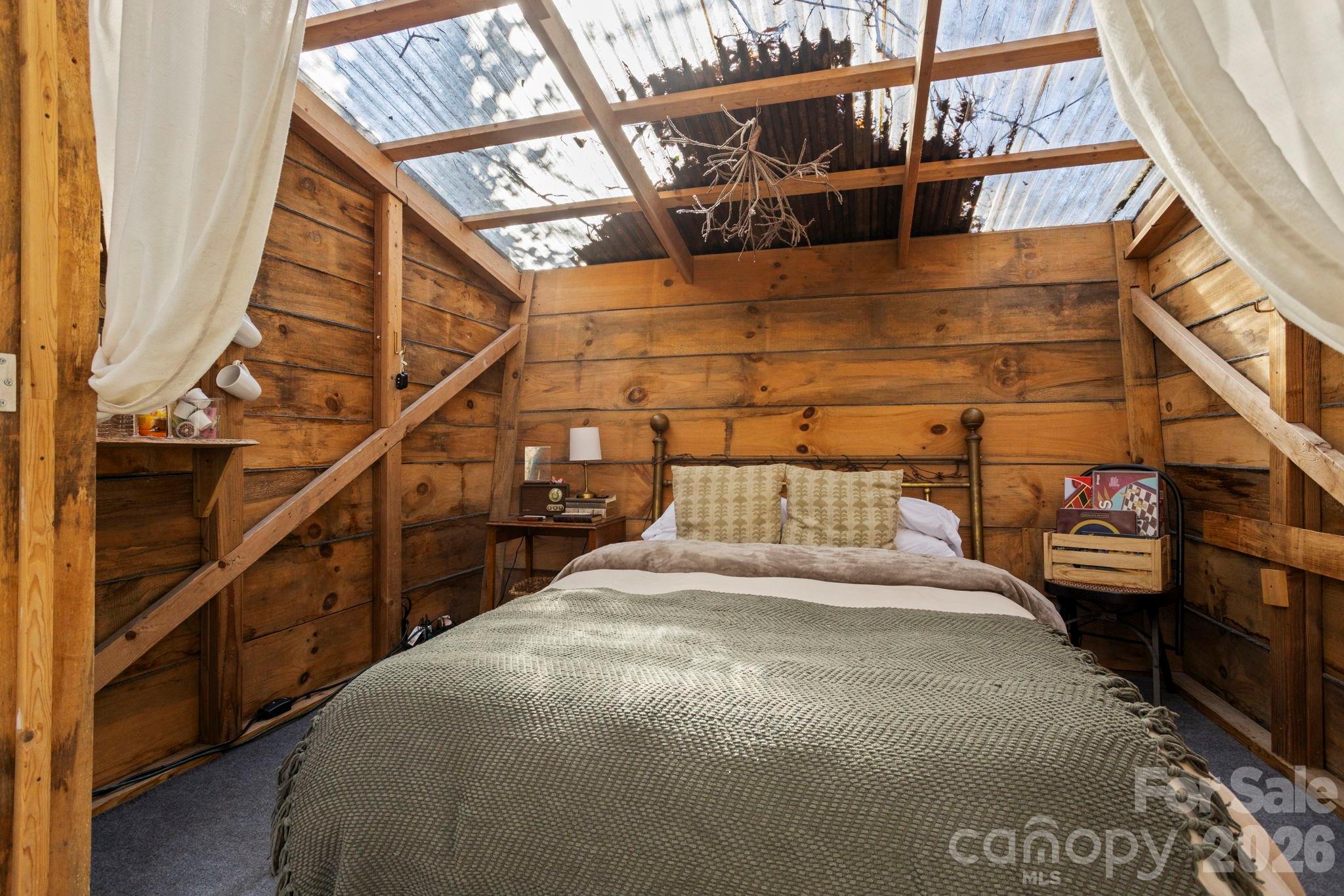 2525 Kanuga Road — Hendersonville