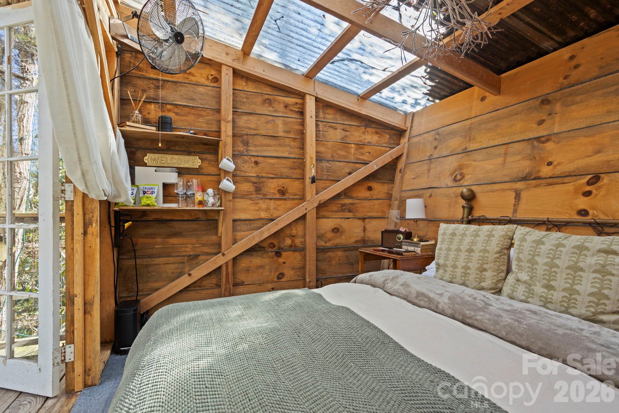 2525 Kanuga Road — Hendersonville
